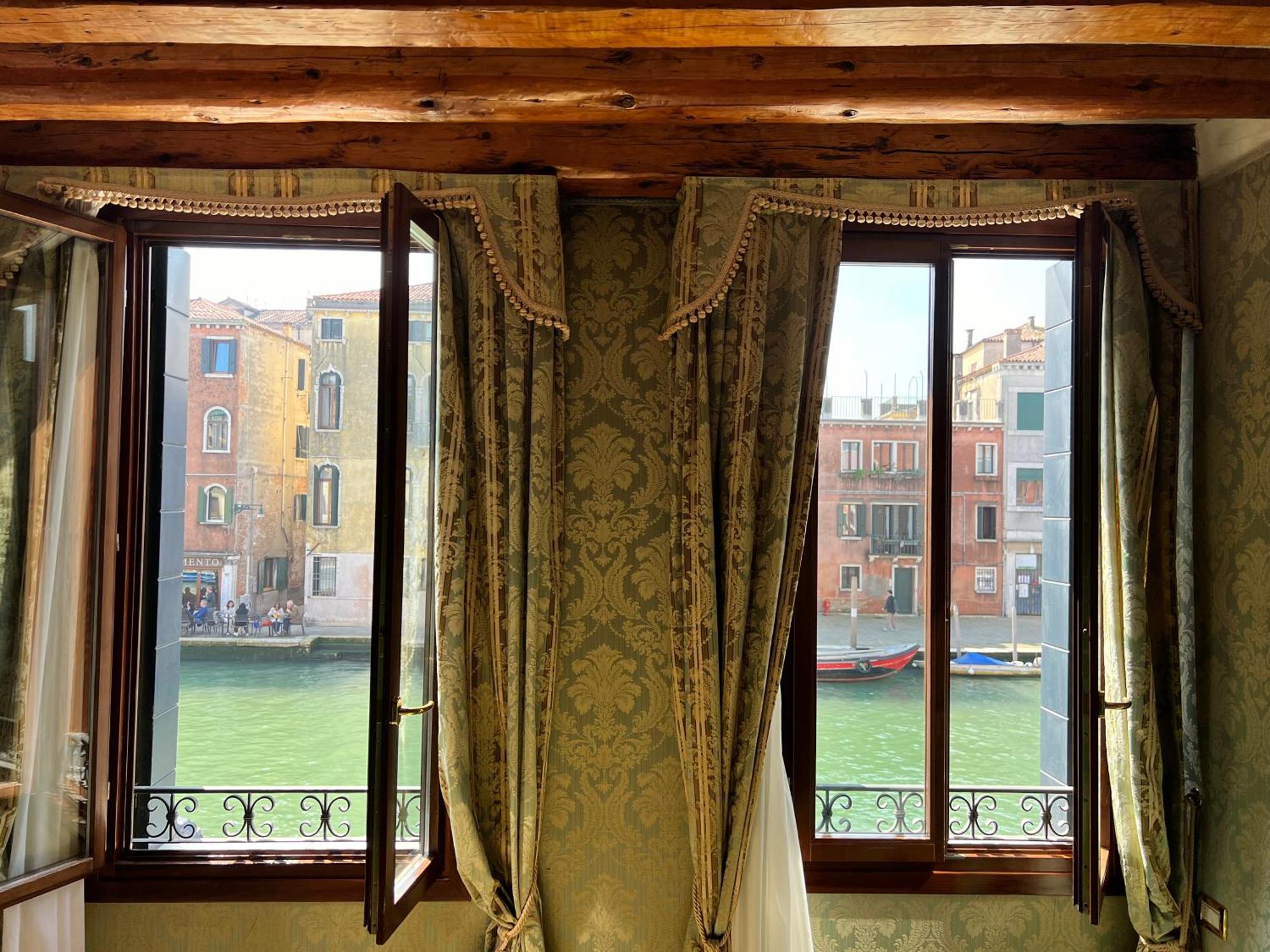Double or Twin Room Canal View