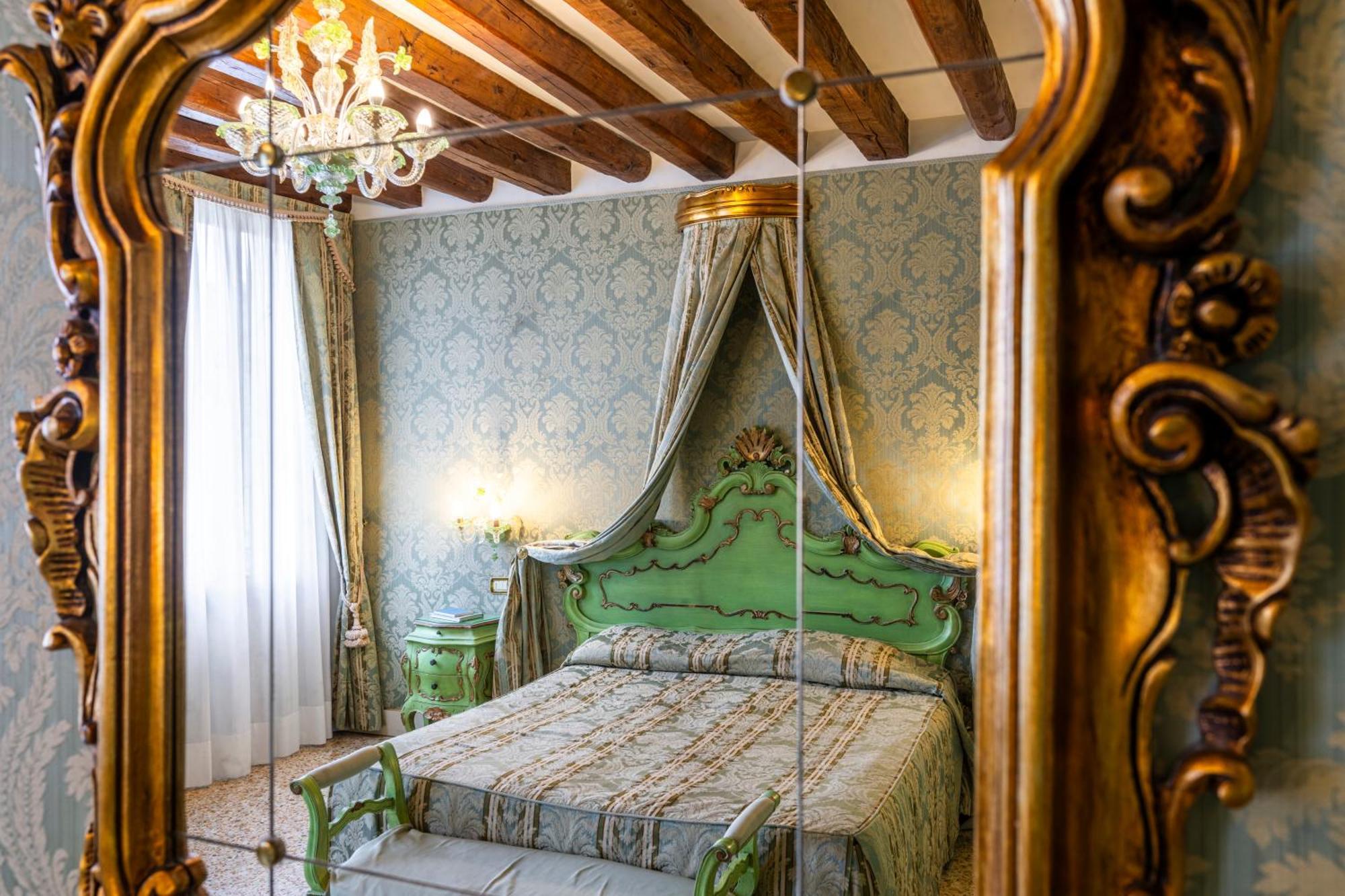 Double or Twin Room Canal View