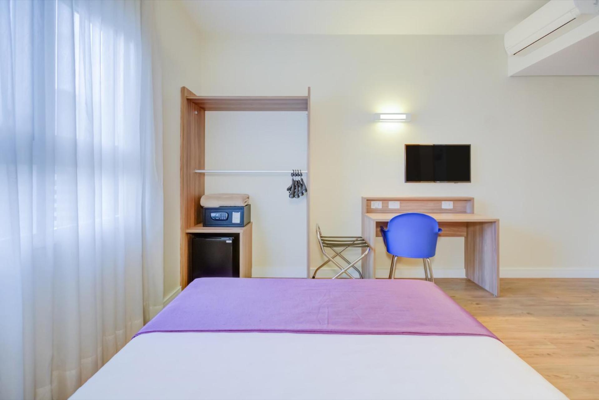 Standard Queen Room