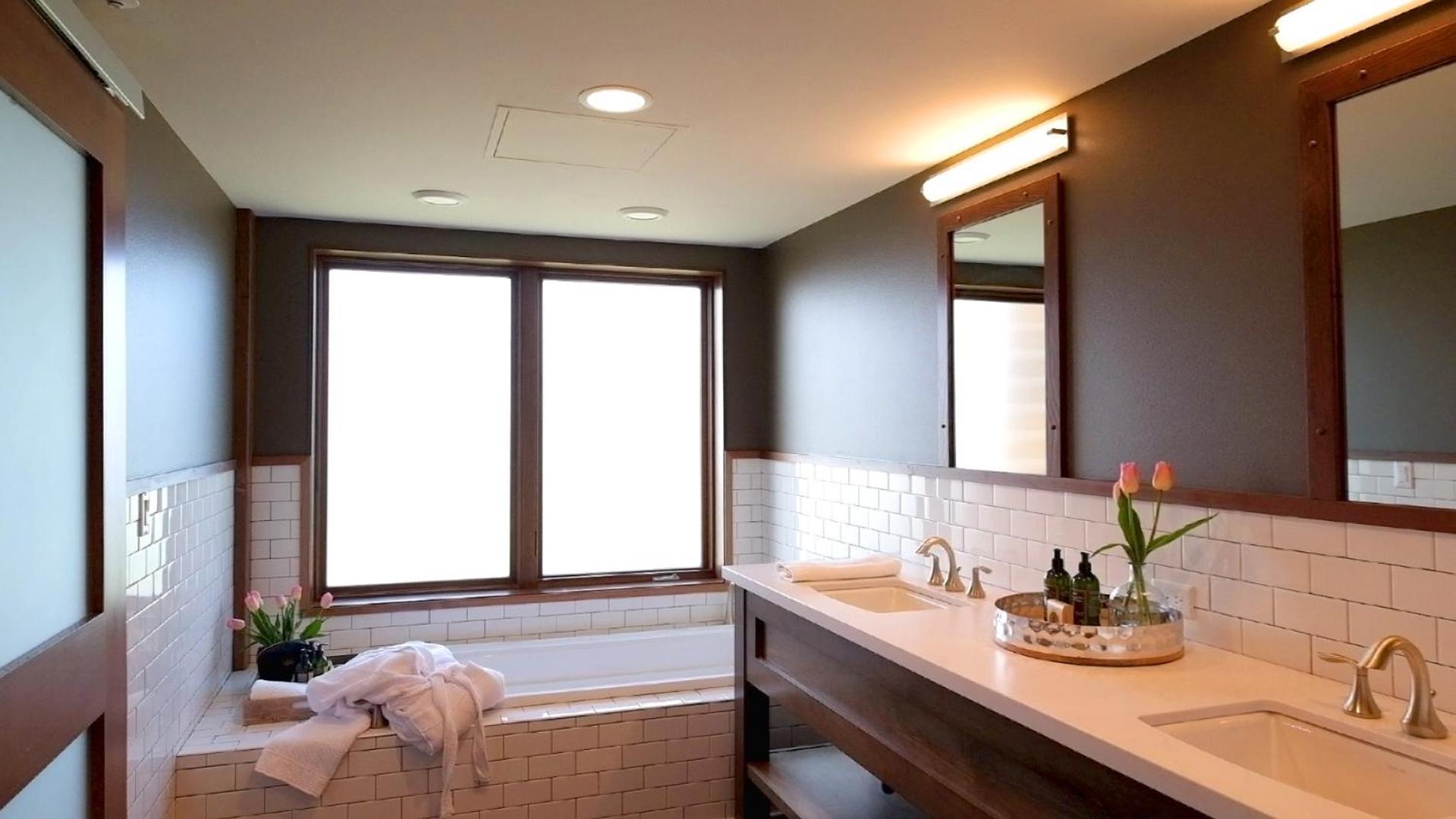 Suite with Mountain View