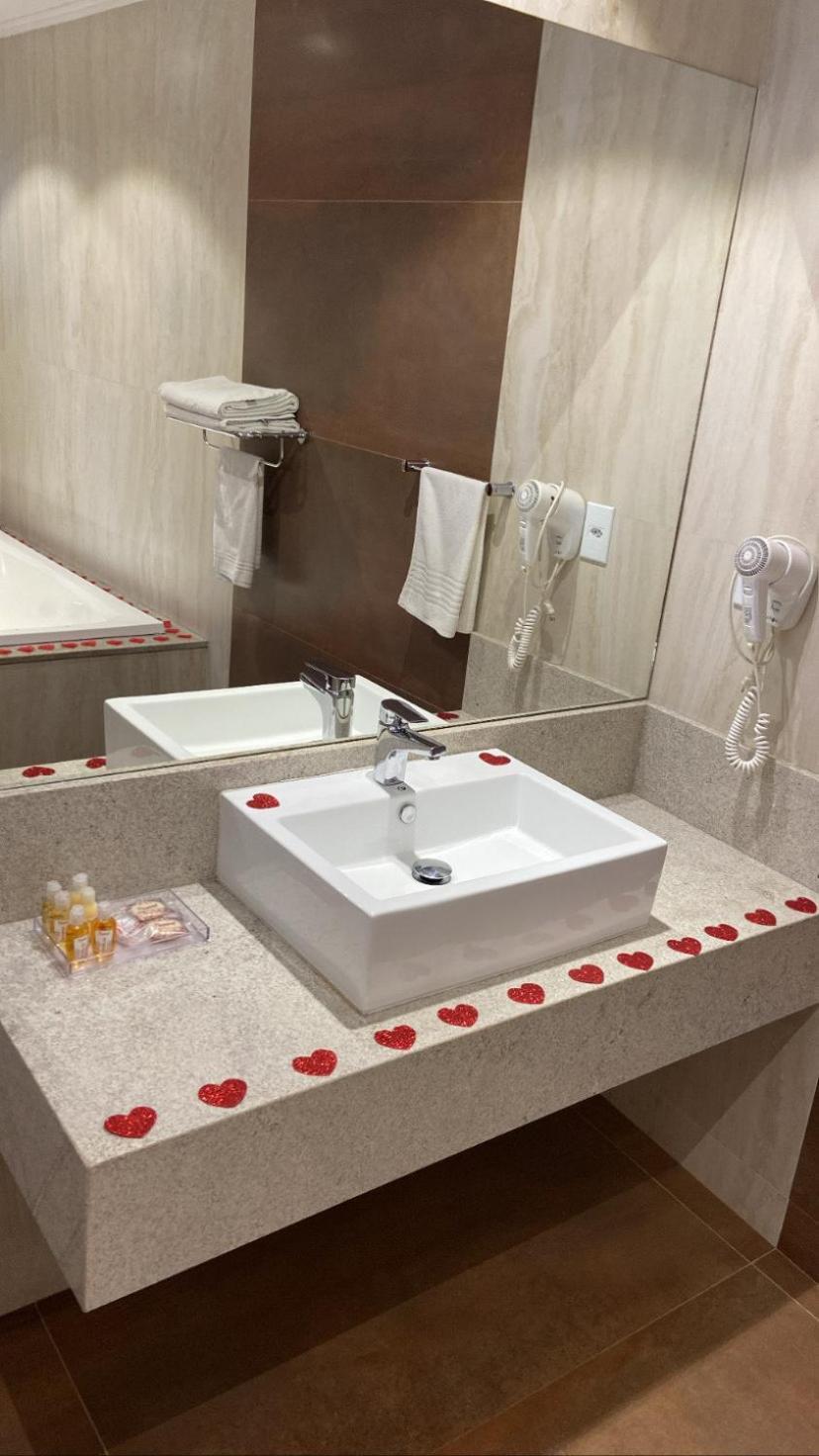 Deluxe Suite Spa Bath