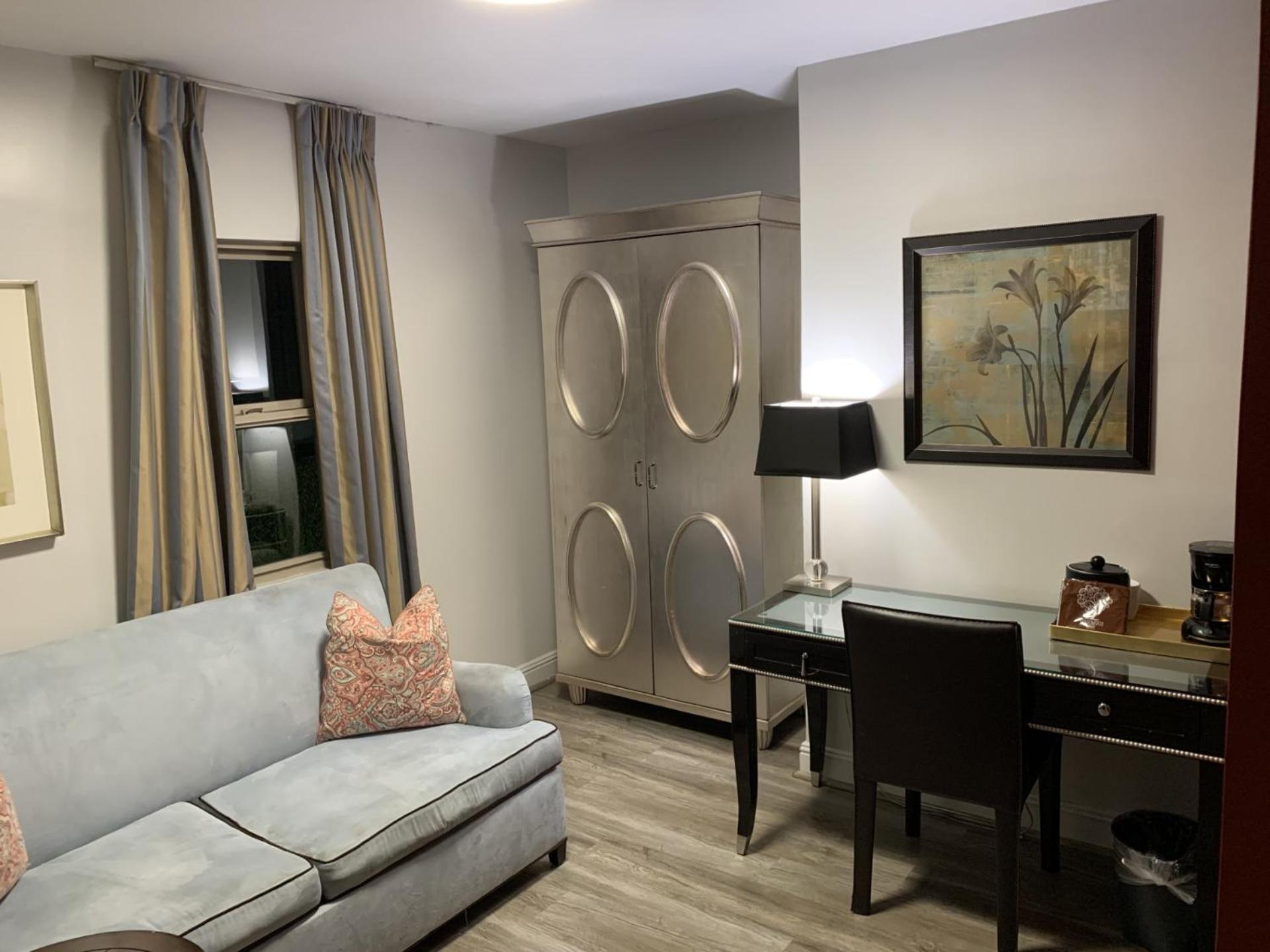 Deluxe King Room