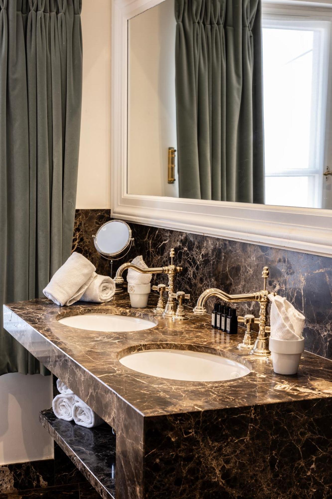 Deluxe Heritage Room