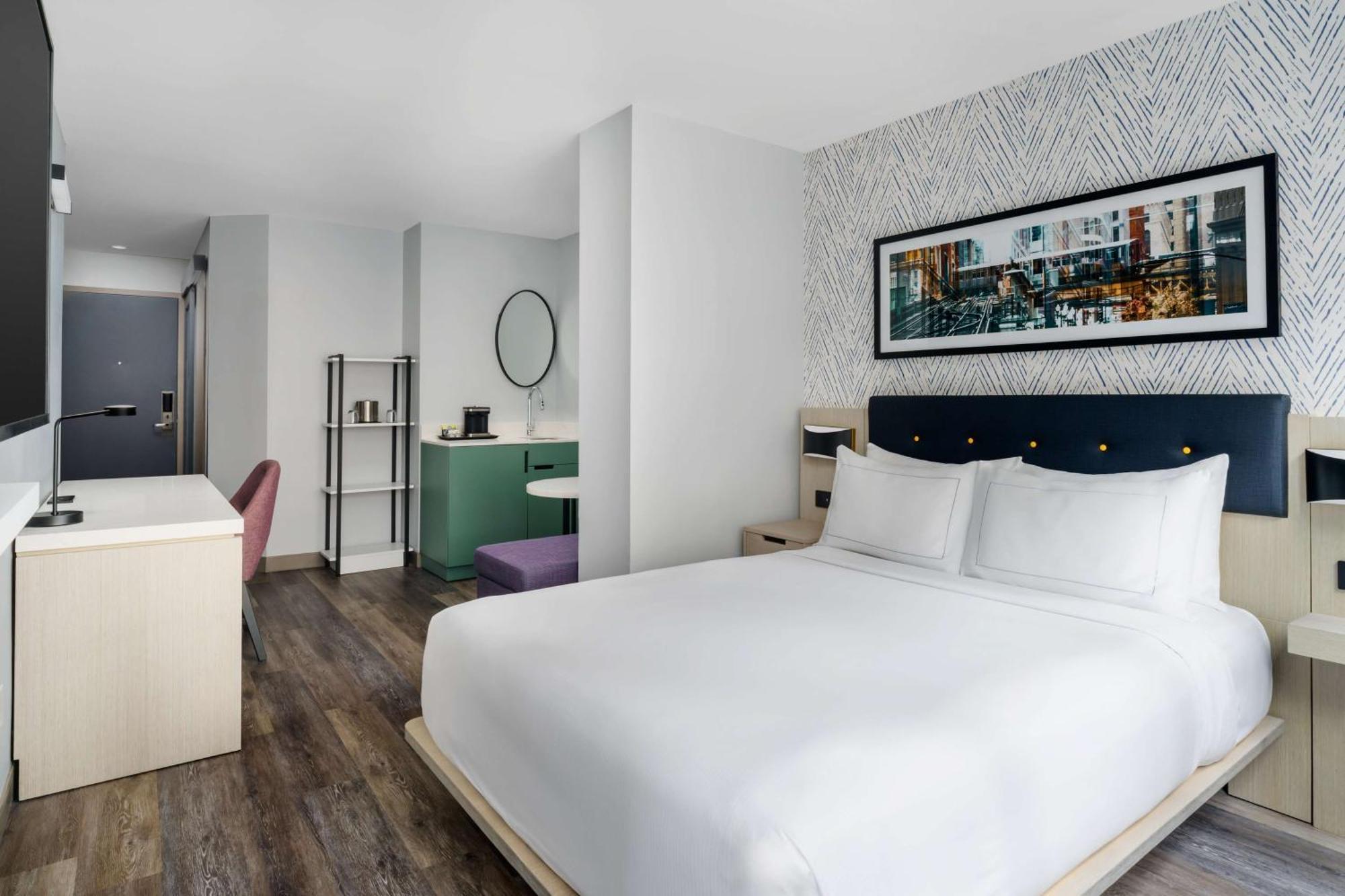 Deluxe Queen Room