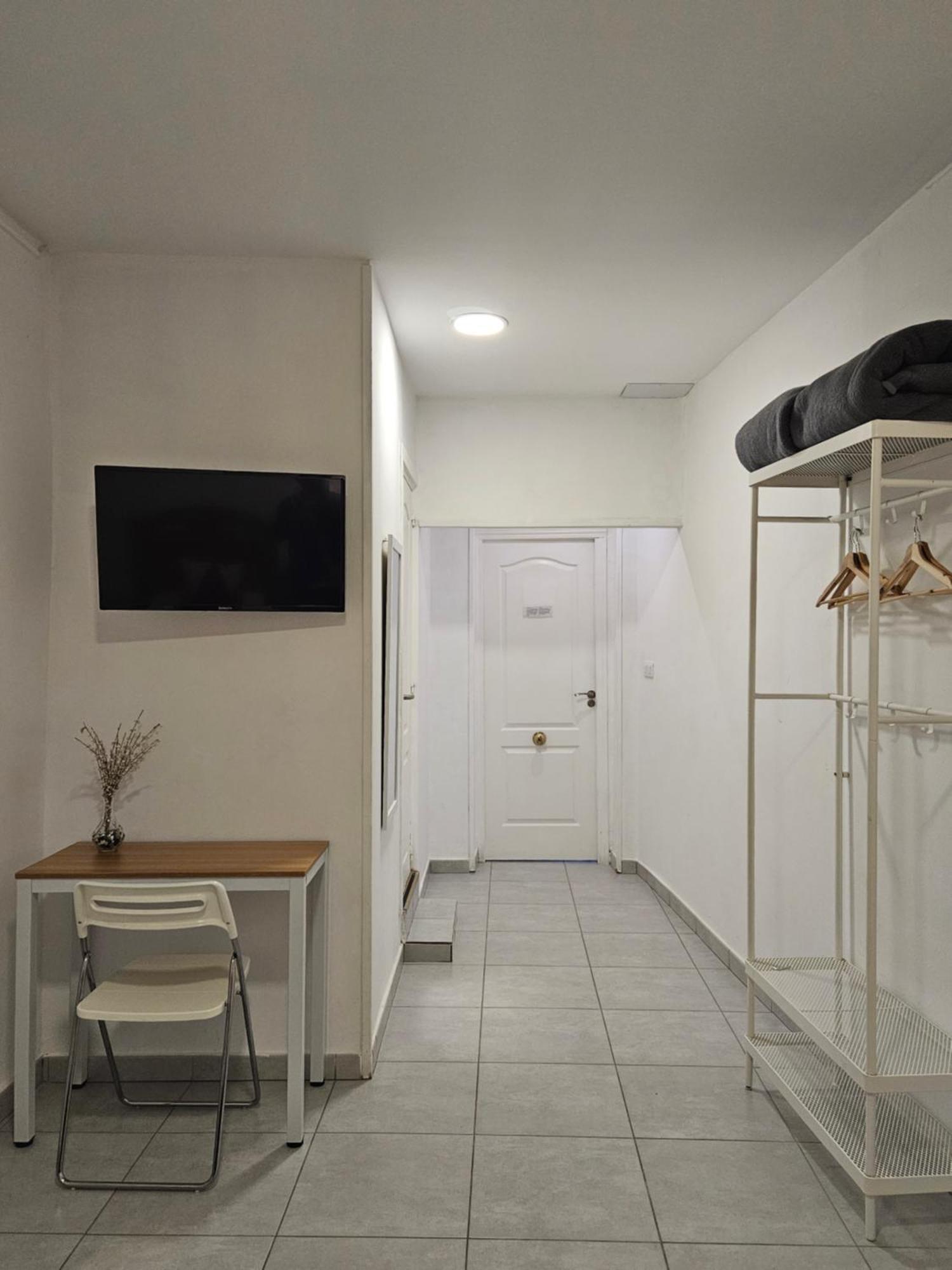 Double or Twin Room Private Bathroom