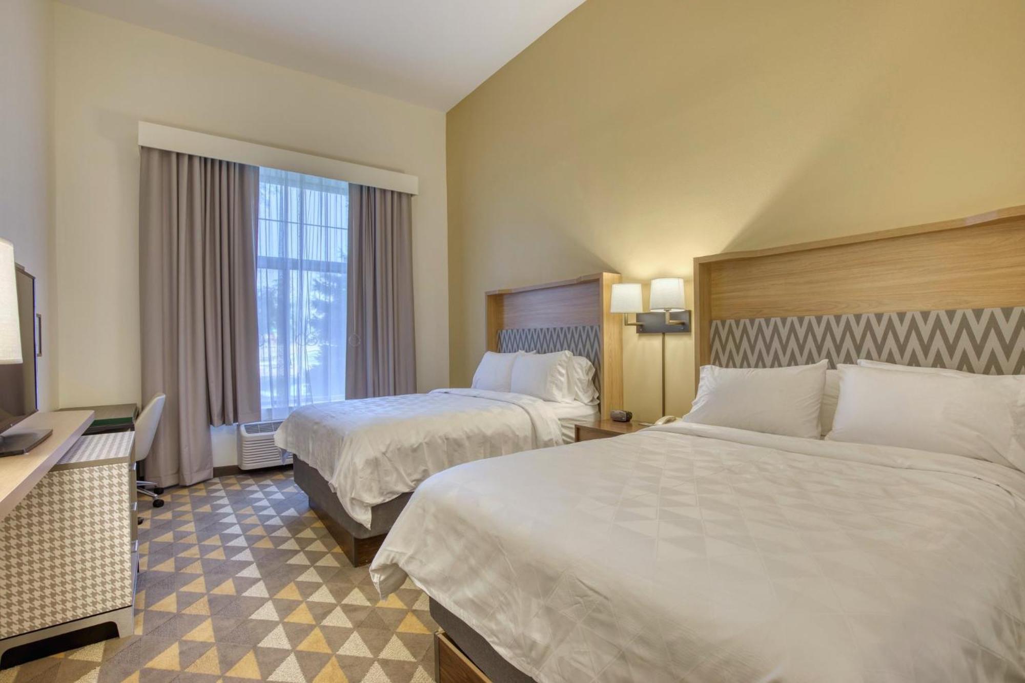 Queen Suite Two Queen Beds
