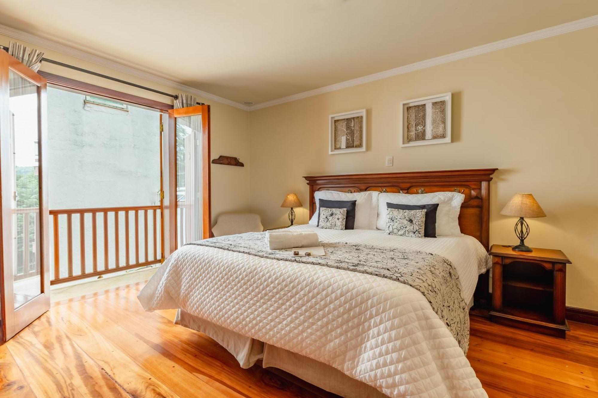 Deluxe Room Balcony Fireplace