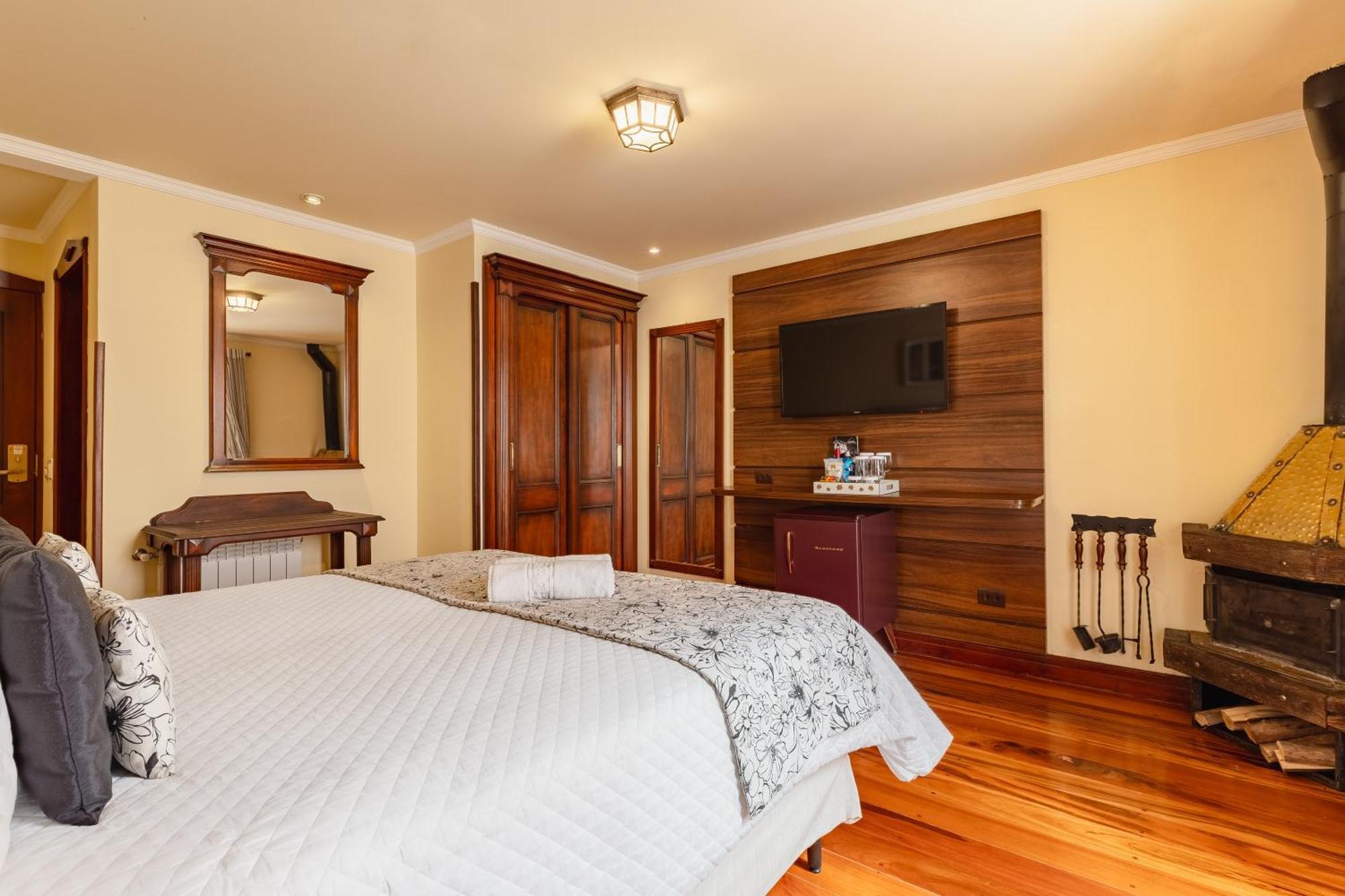 Deluxe Room Balcony Fireplace