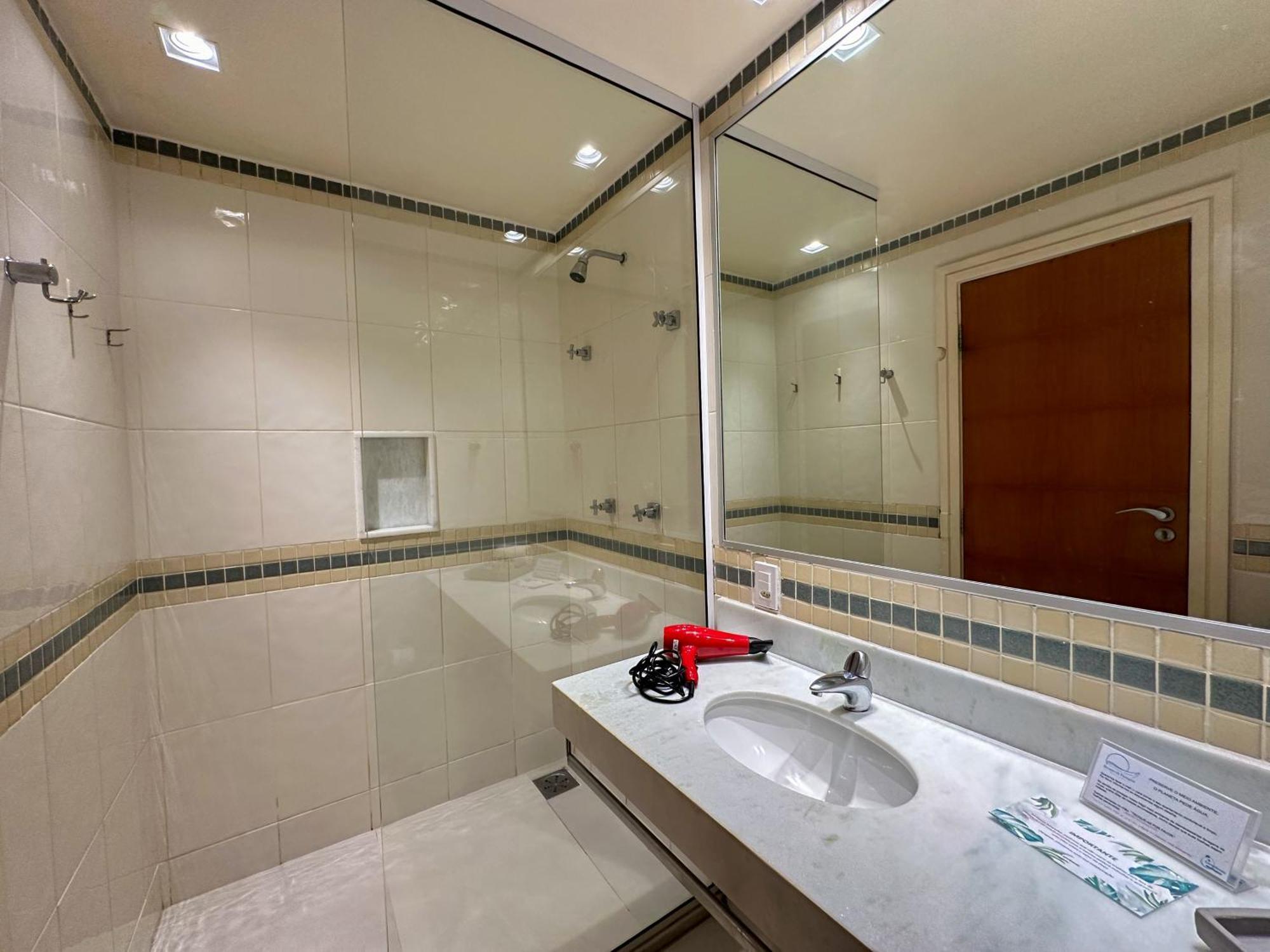 Deluxe Suite Spa Bath Lake View