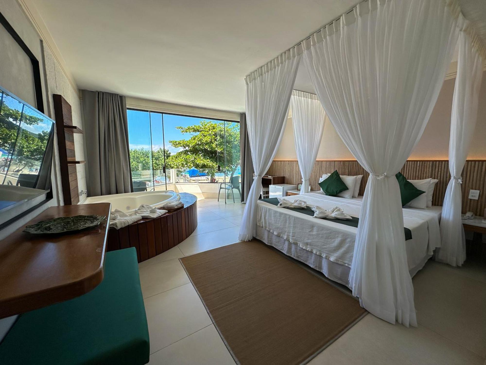 Deluxe Suite Spa Bath Lake View