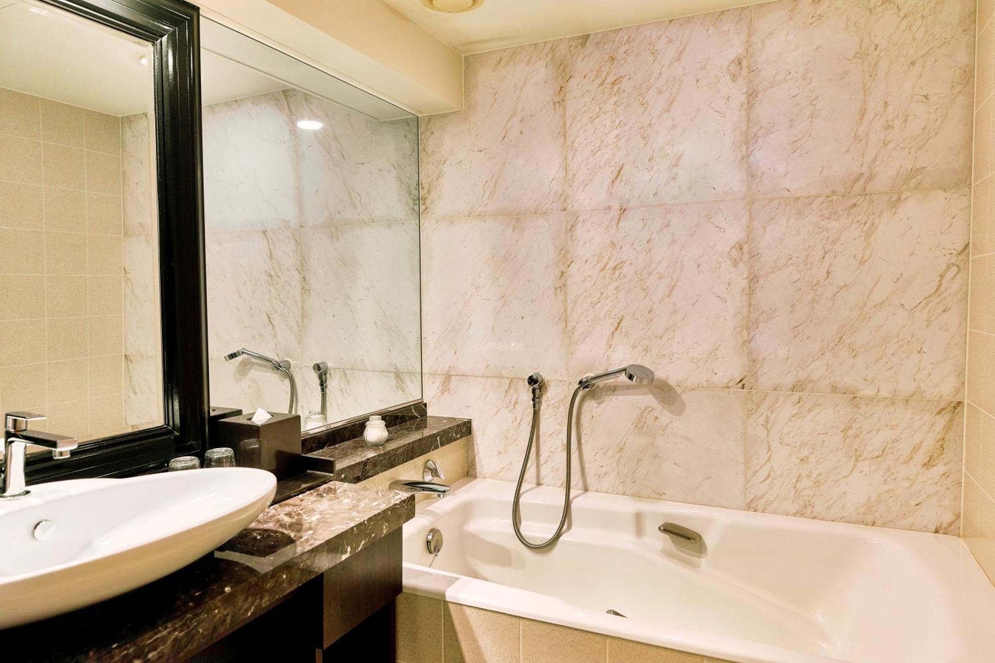 Classic Twin Room River View High Floor