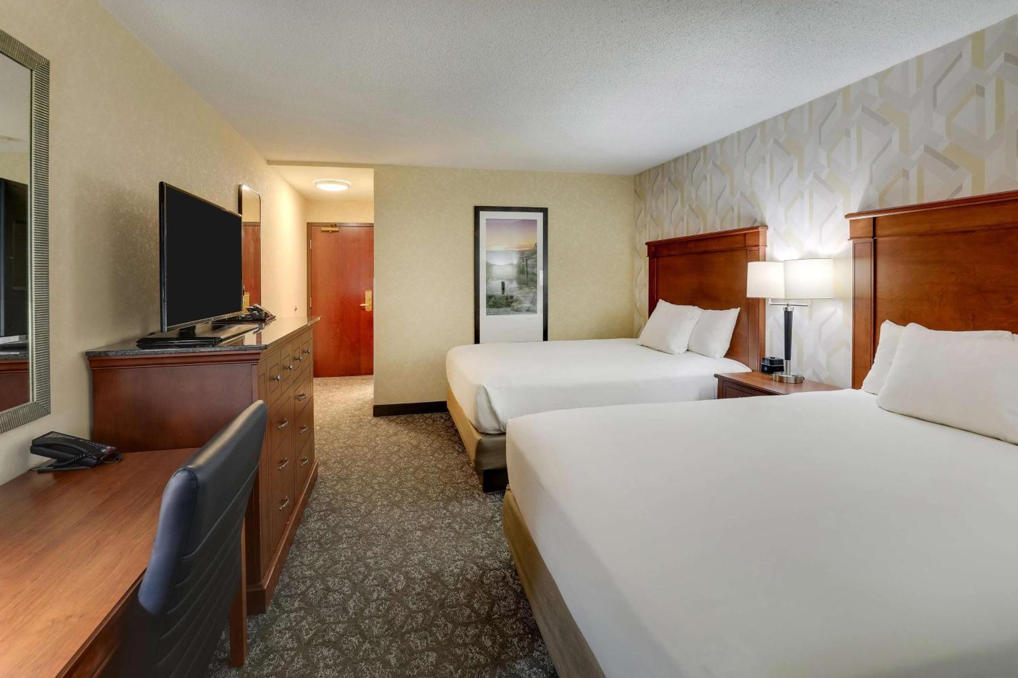 Deluxe Queen Room Two Queen Beds