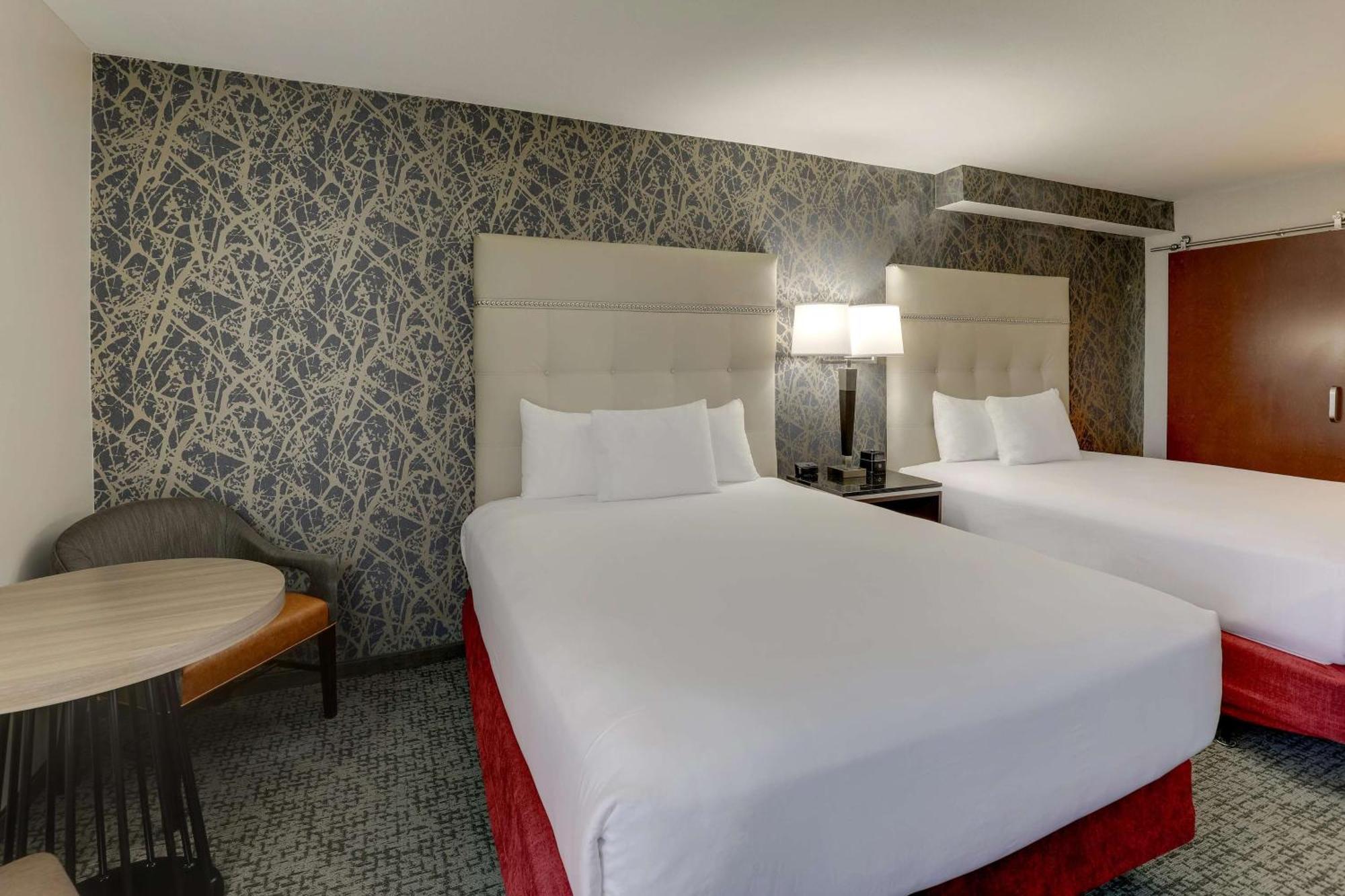 Deluxe Queen Room Two Queen Beds Accessible Tub