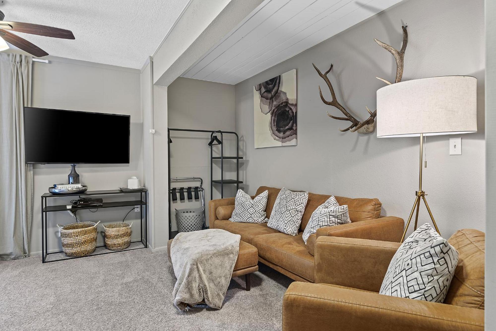 Deluxe Queen Suite