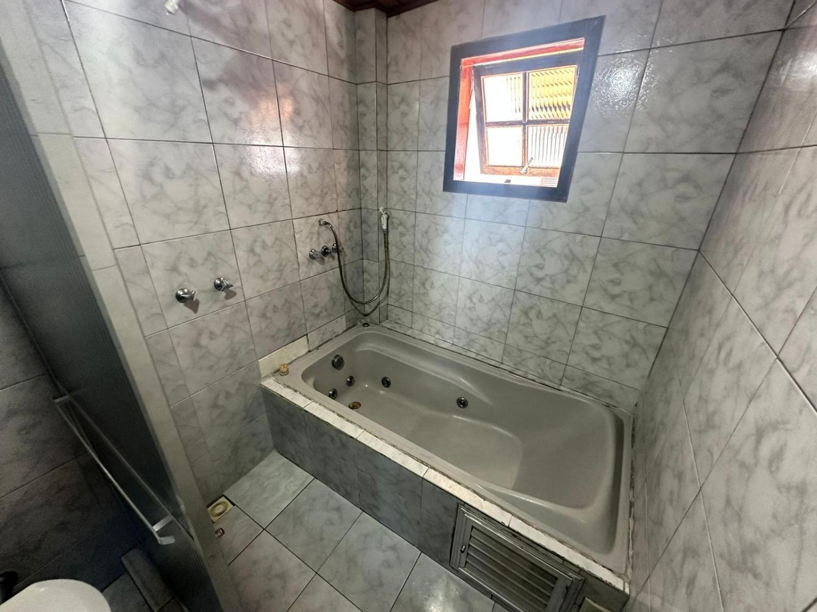 Triple Room Bath,1574874383:JPEG