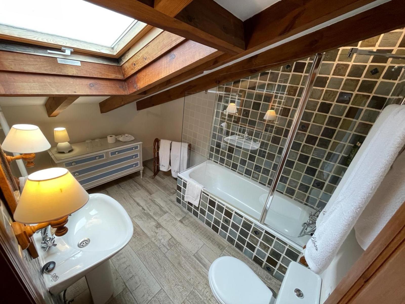 Triple Room Bathroom