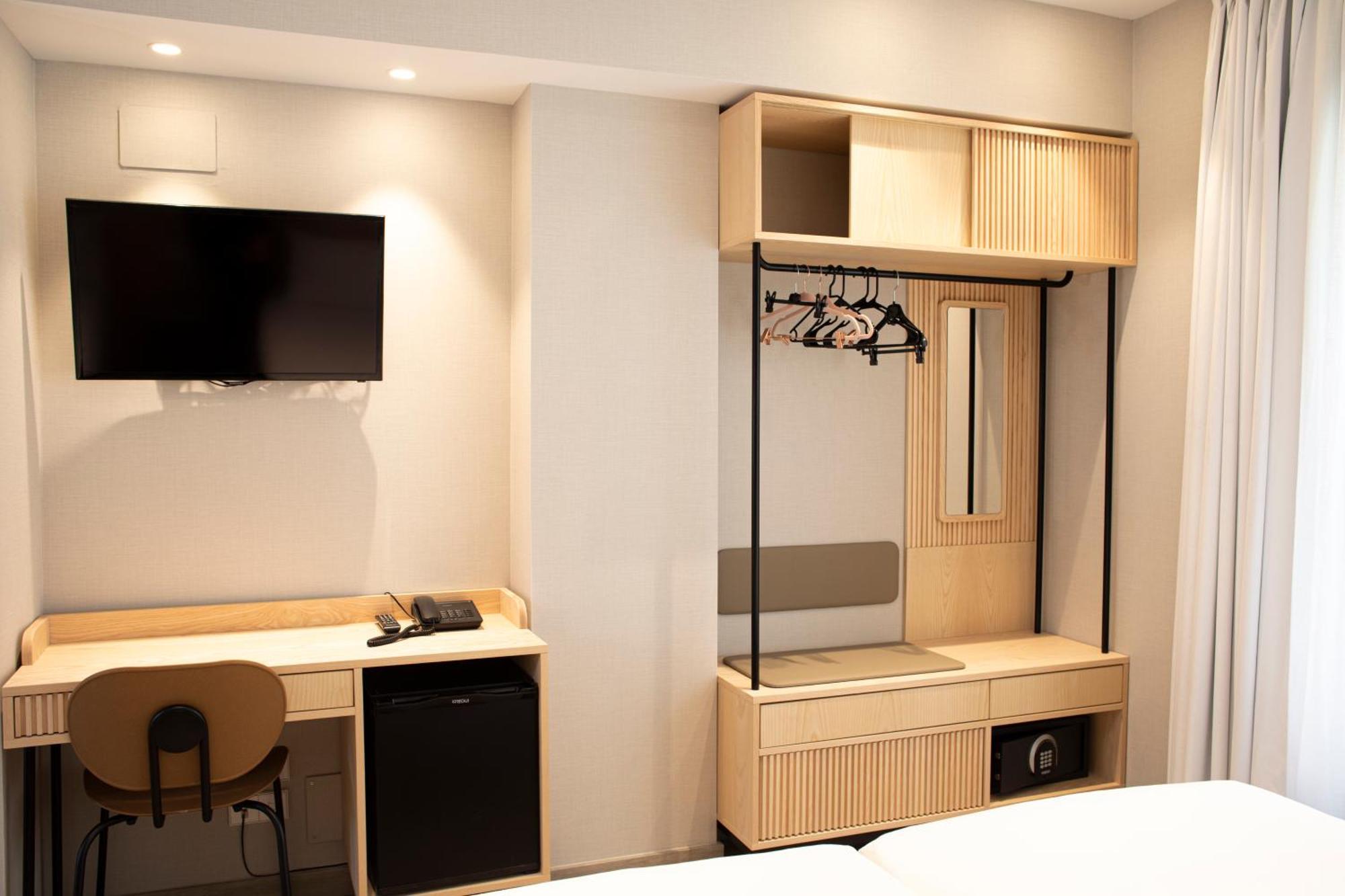 Economy Triple Room