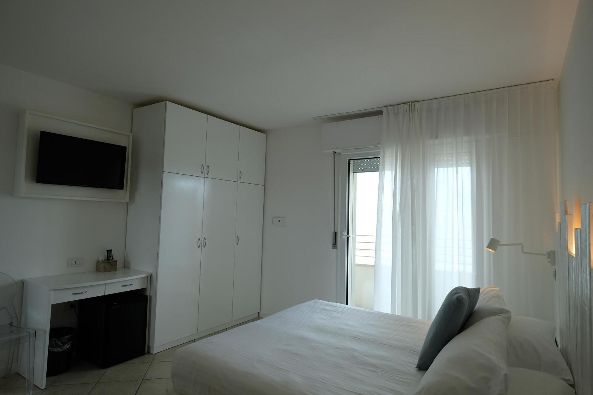 Classic Double or Twin Room Partial Sea View