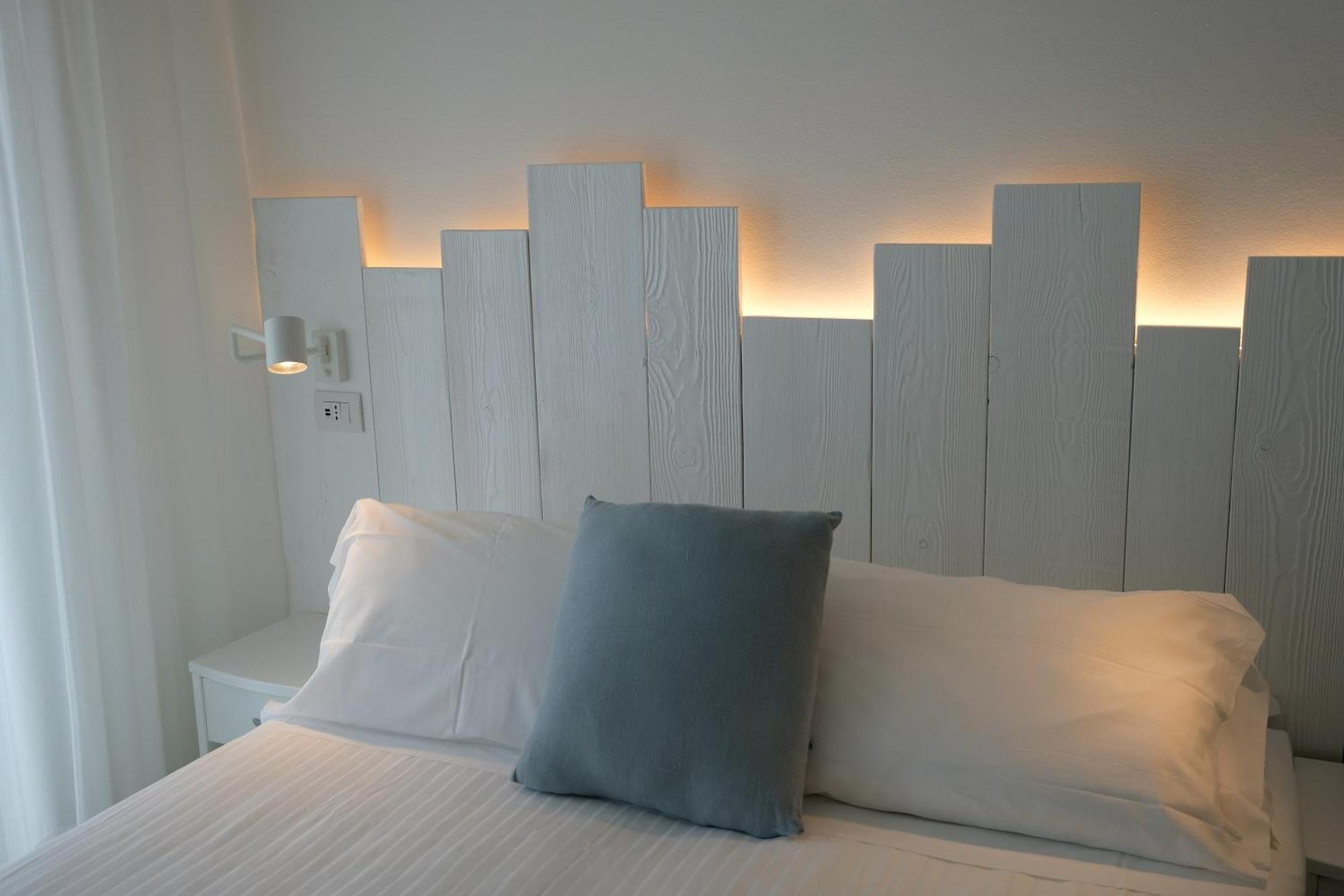Classic Double or Twin Room Partial Sea View