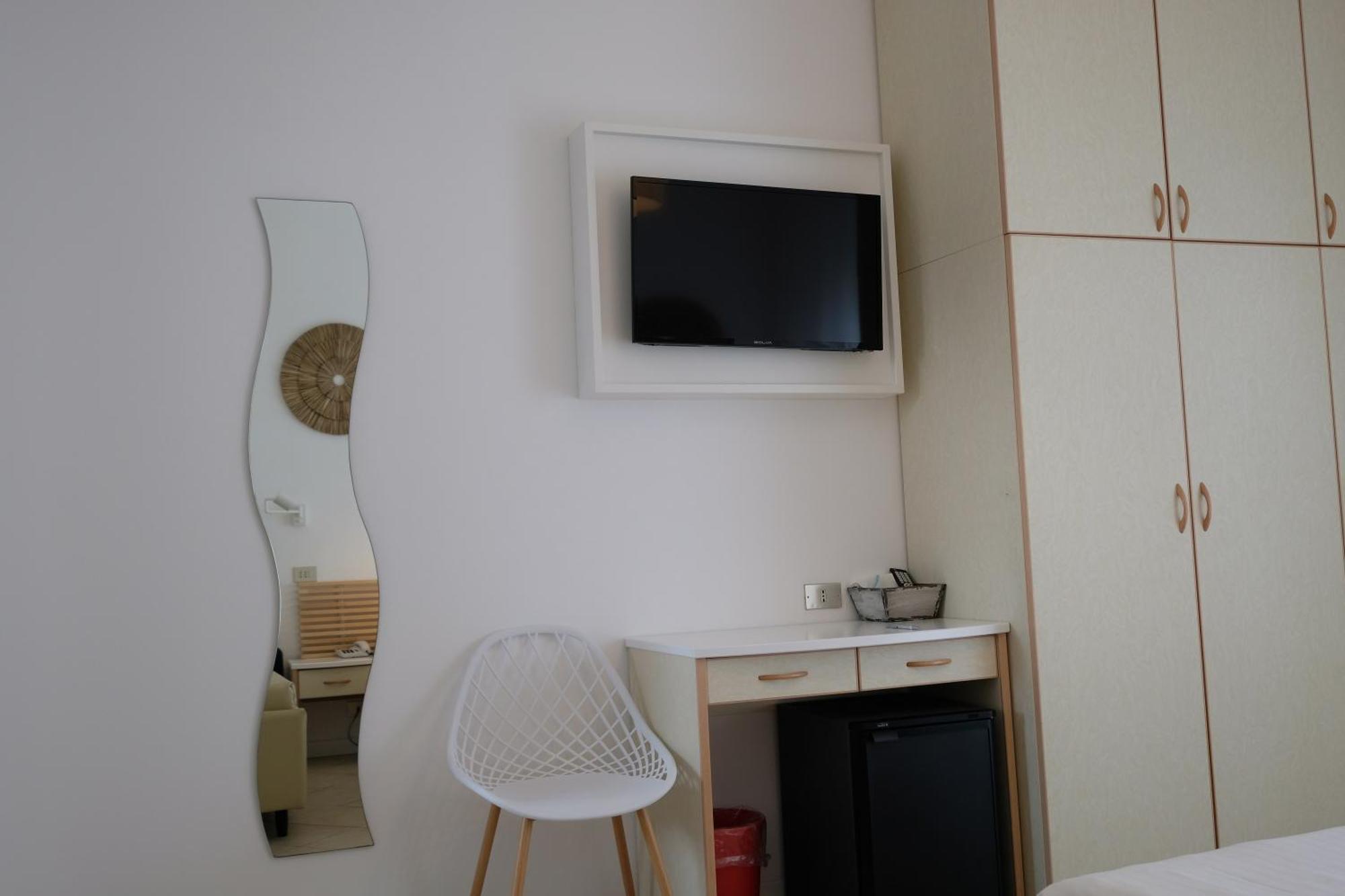 Classic Double or Twin Room Partial Sea View