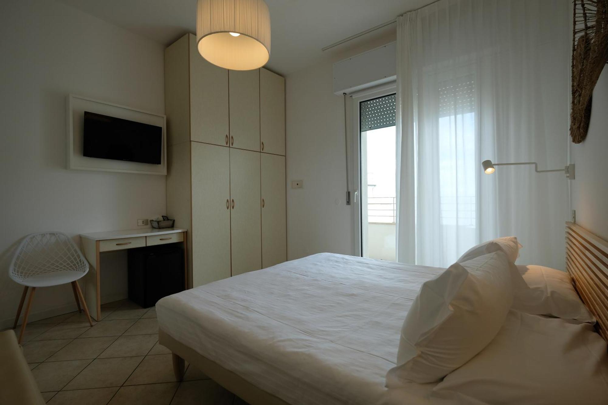 Classic Double or Twin Room Partial Sea View