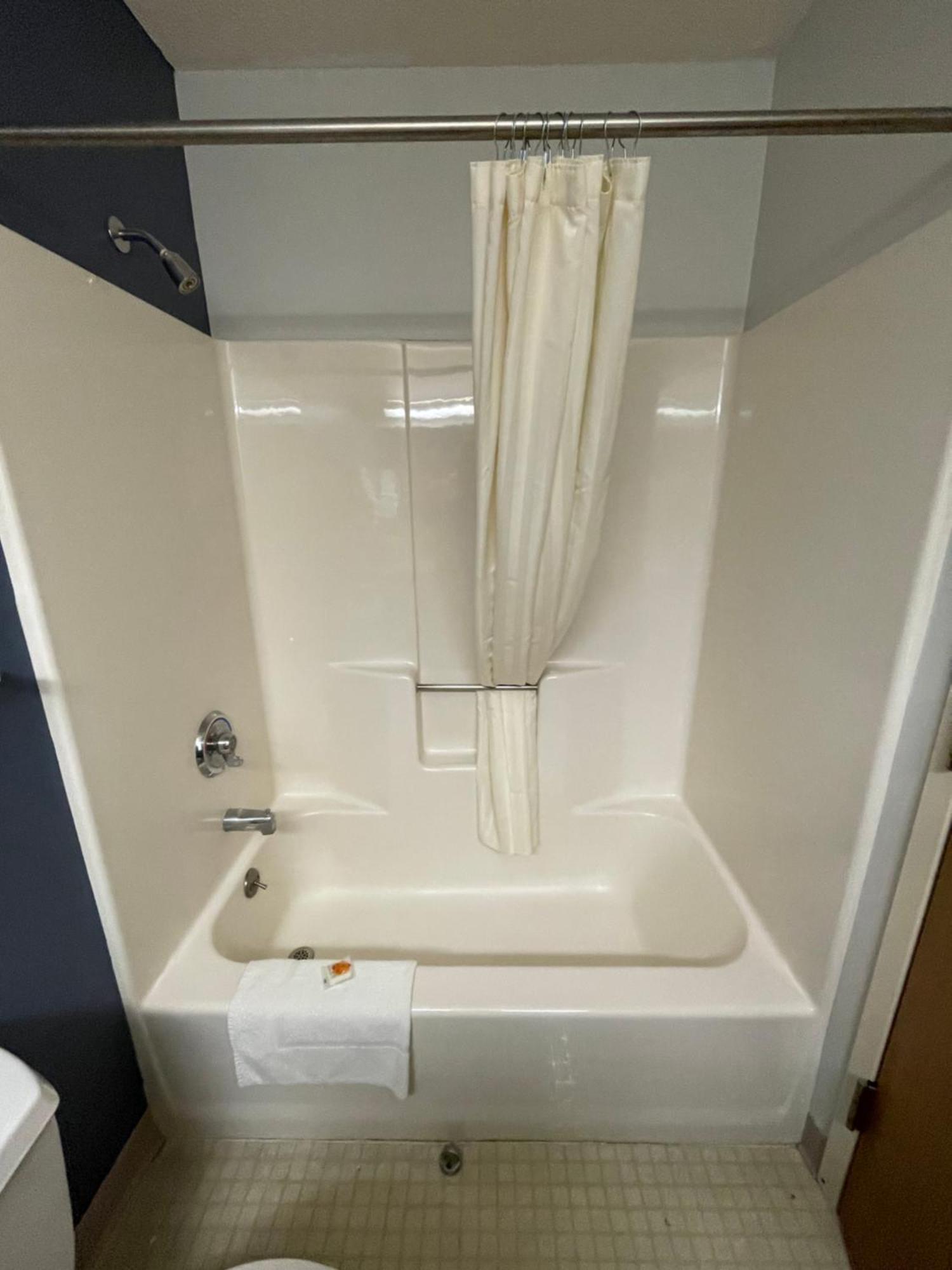 Deluxe Queen Suite