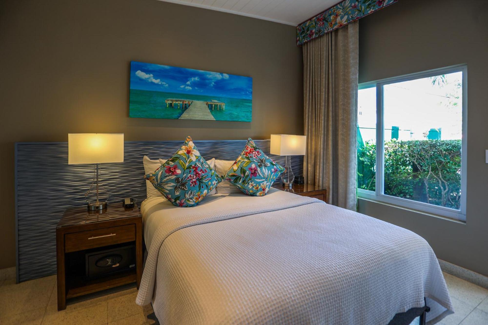 Deluxe Queen Room Disability Access