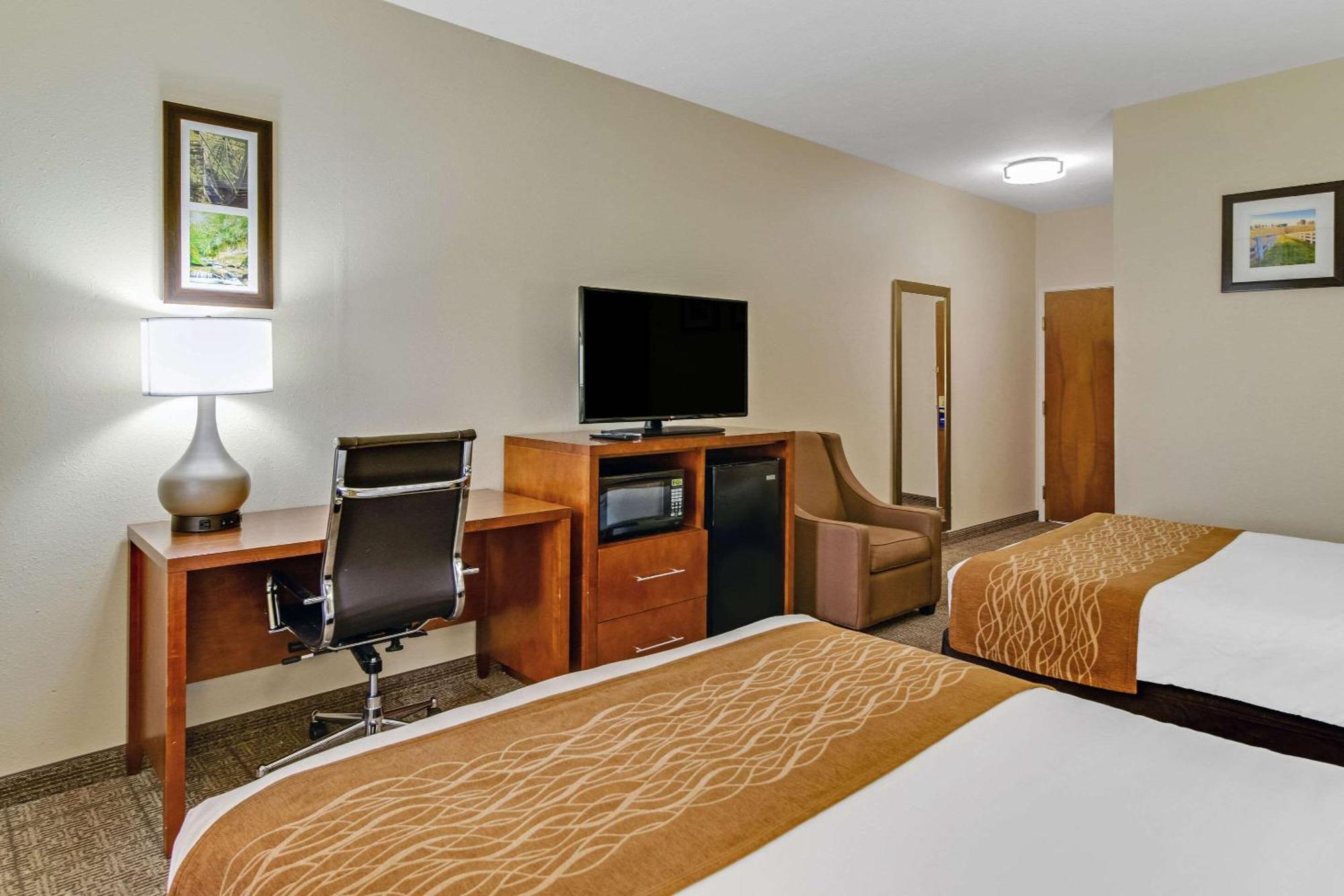 Queen Room Two Queen Beds Non-Smoking