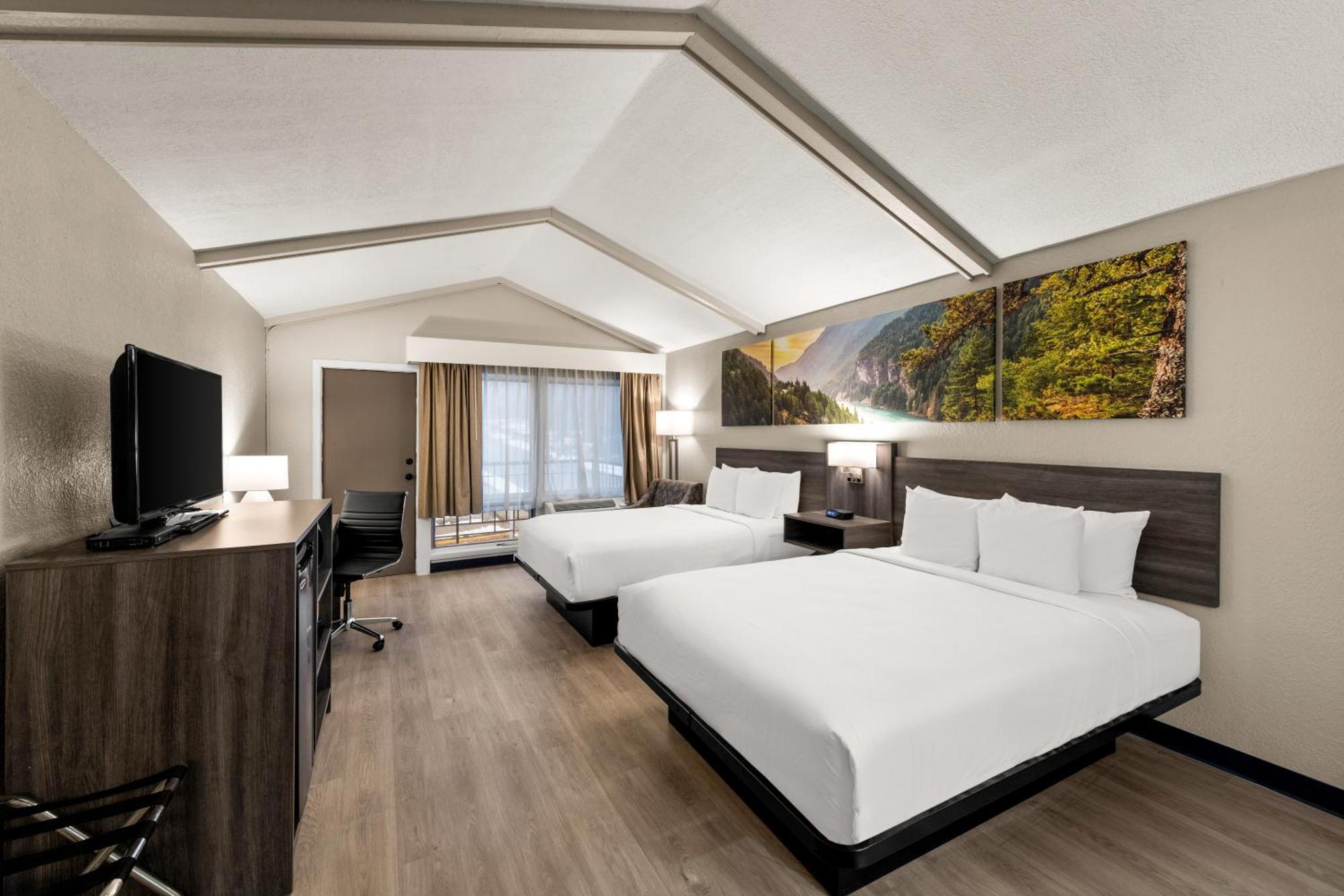 Queen Room Two Queen Beds Mobility Access or Non-Smoking