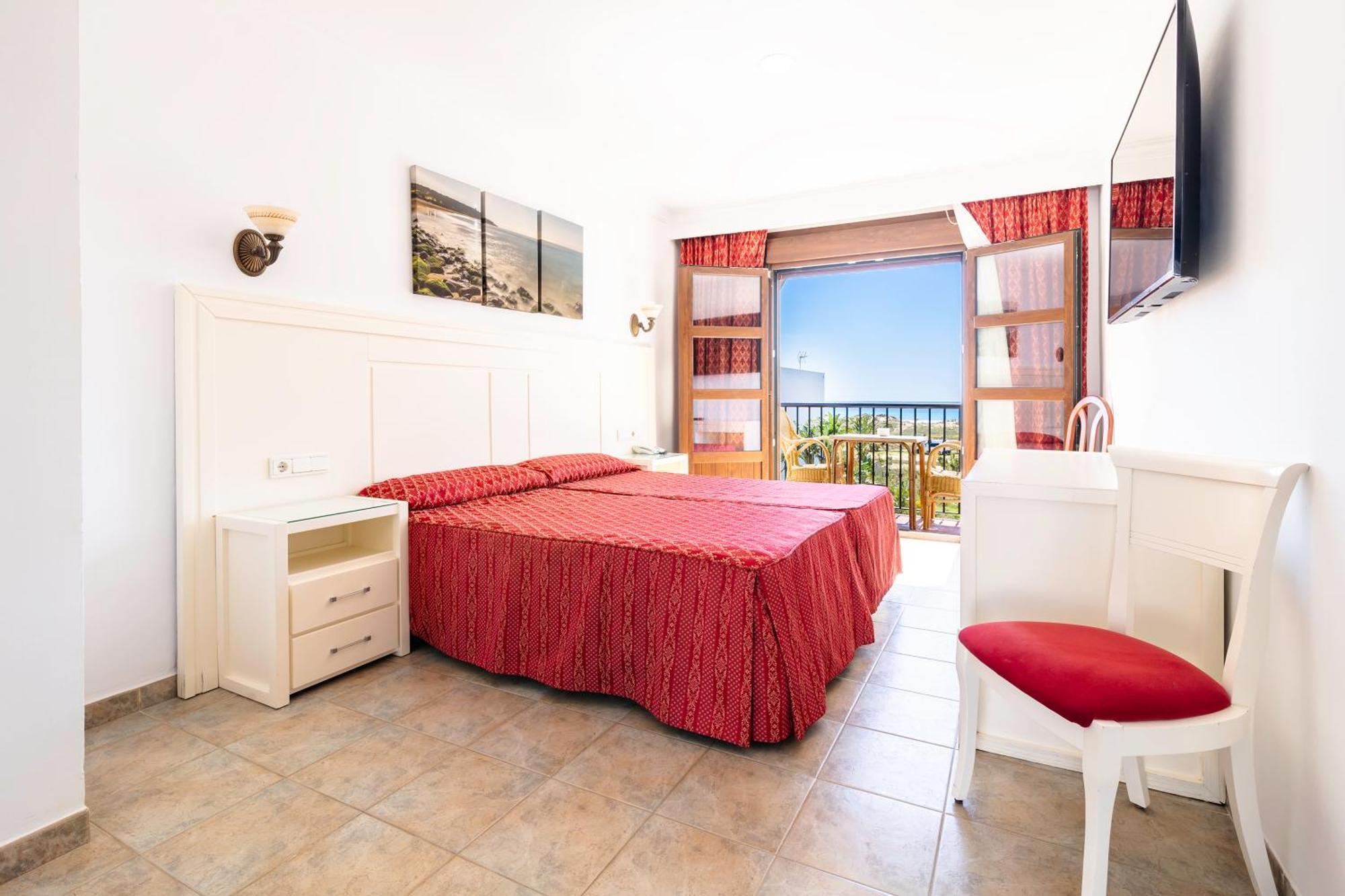 Double or Twin Room Sea View