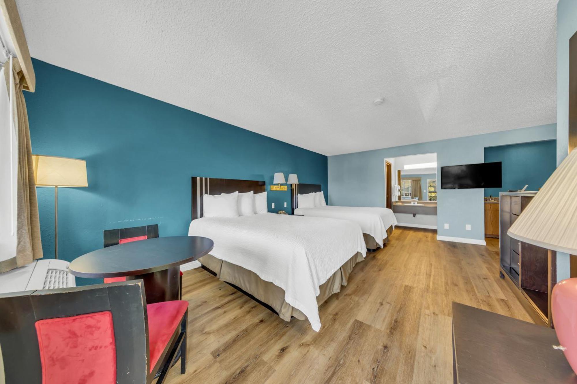 Studio Suite Two Queen Beds Non-Smoking