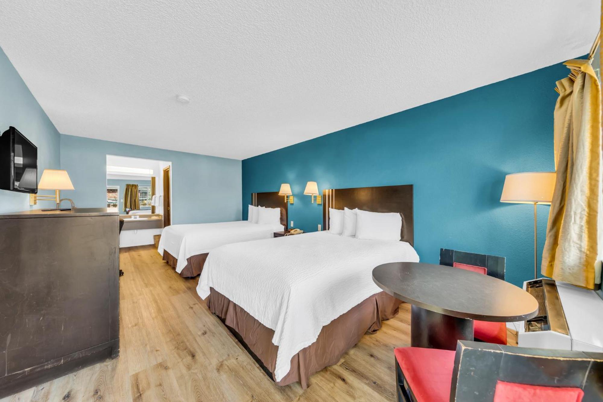Queen Room Two Queen Beds Smoking