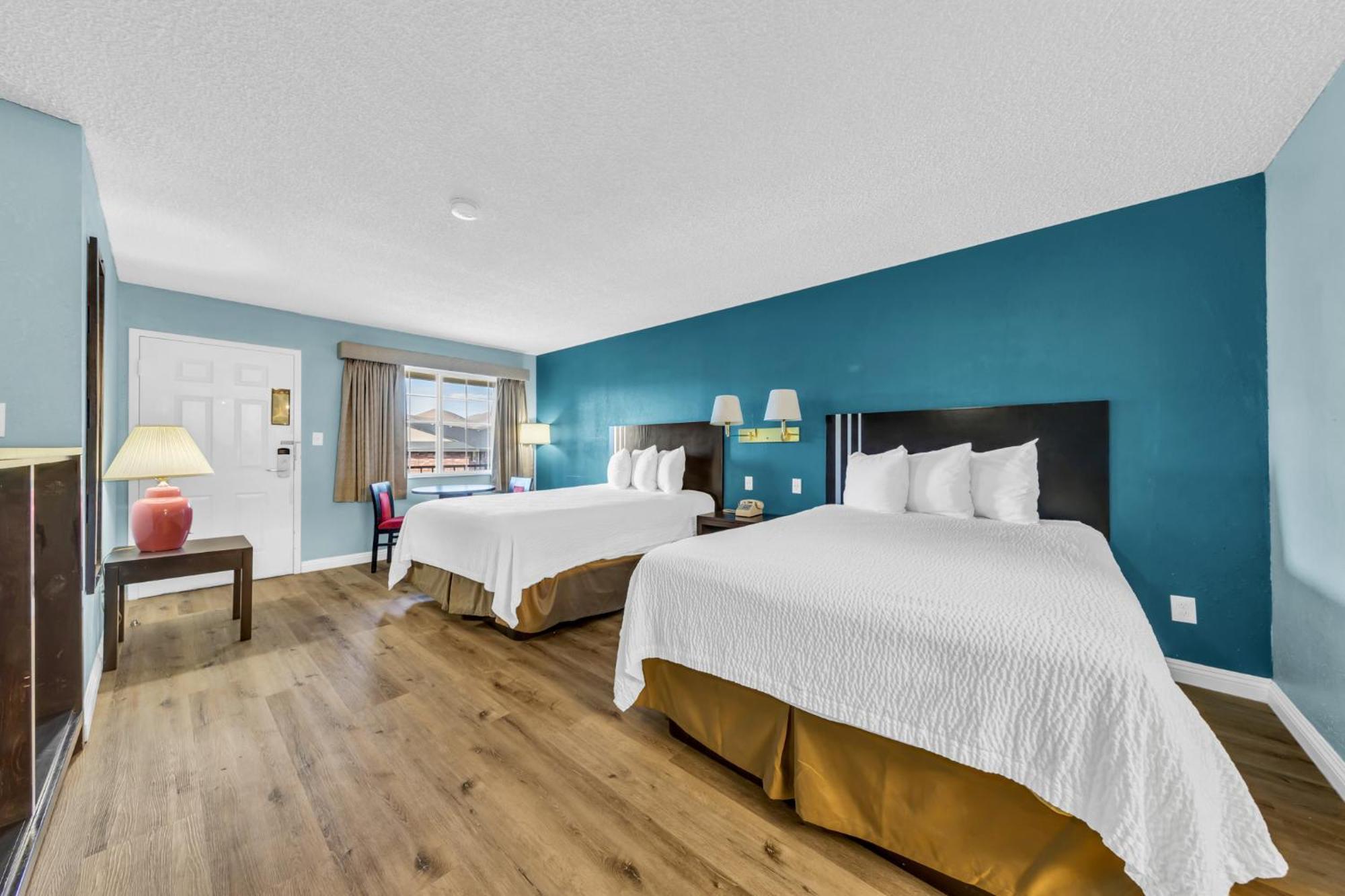 Studio Suite Two Queen Beds Non-Smoking