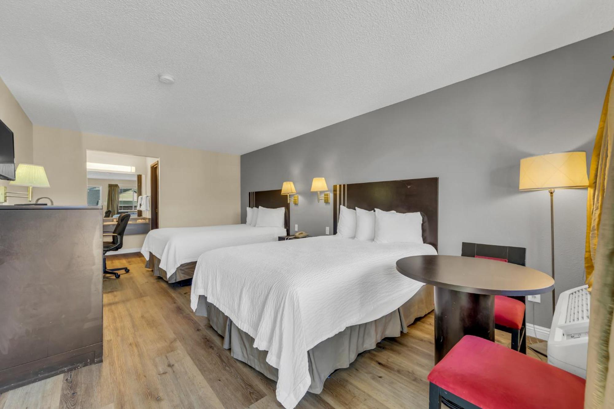 Queen Room Two Queen Beds Smoking