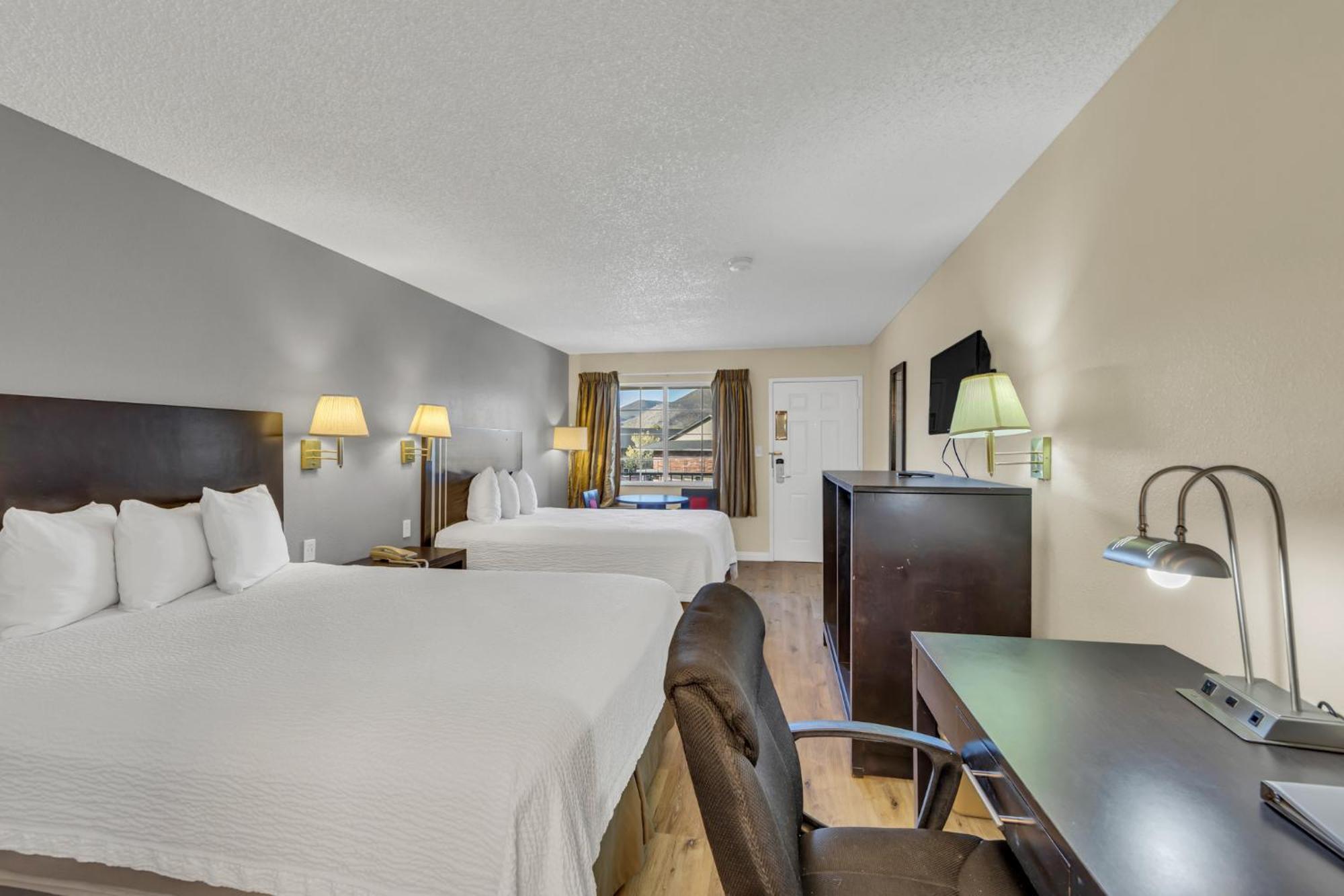 Queen Room Two Queen Beds Smoking