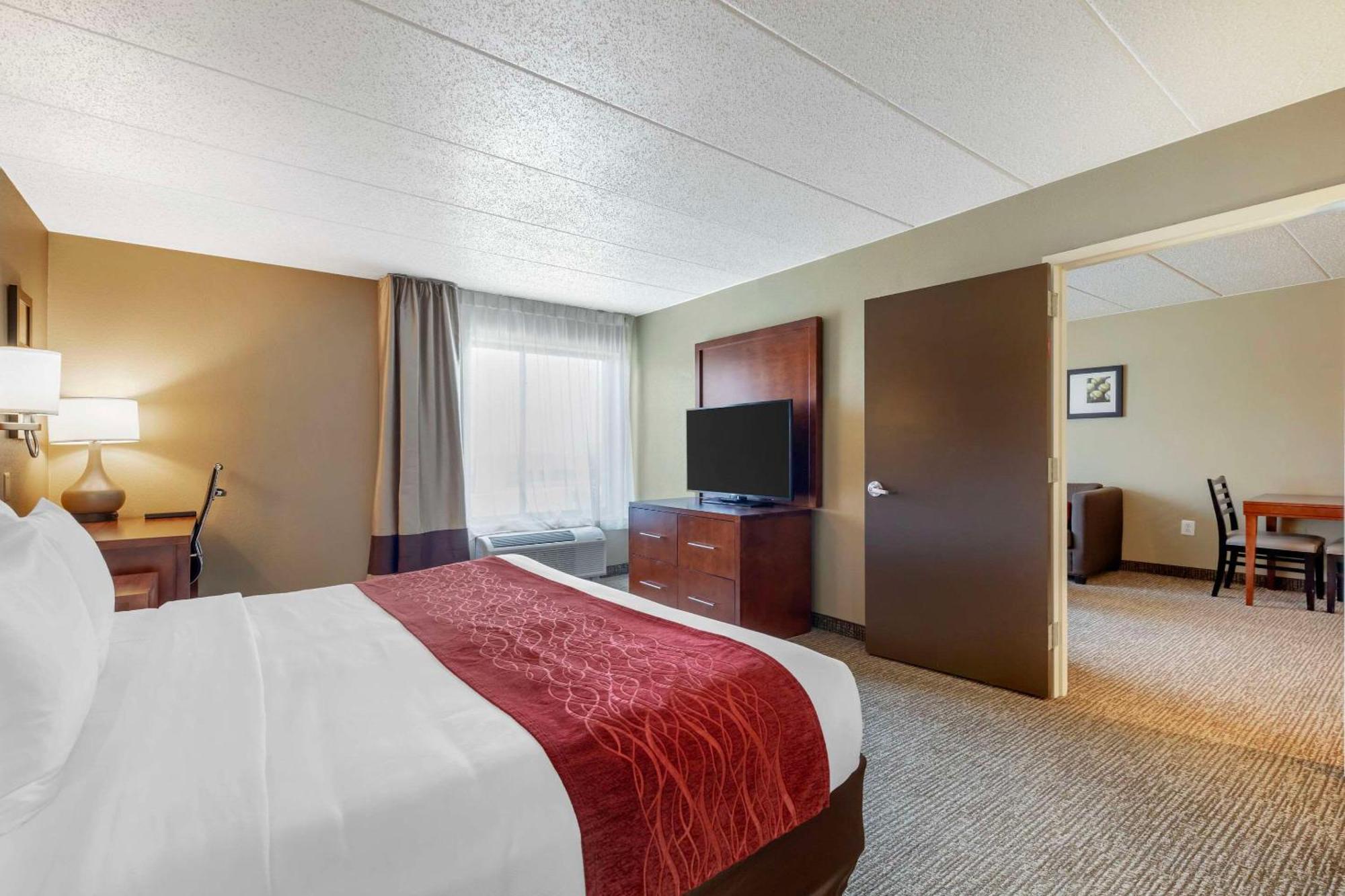 King Suite - Accessible/Non-Smoking