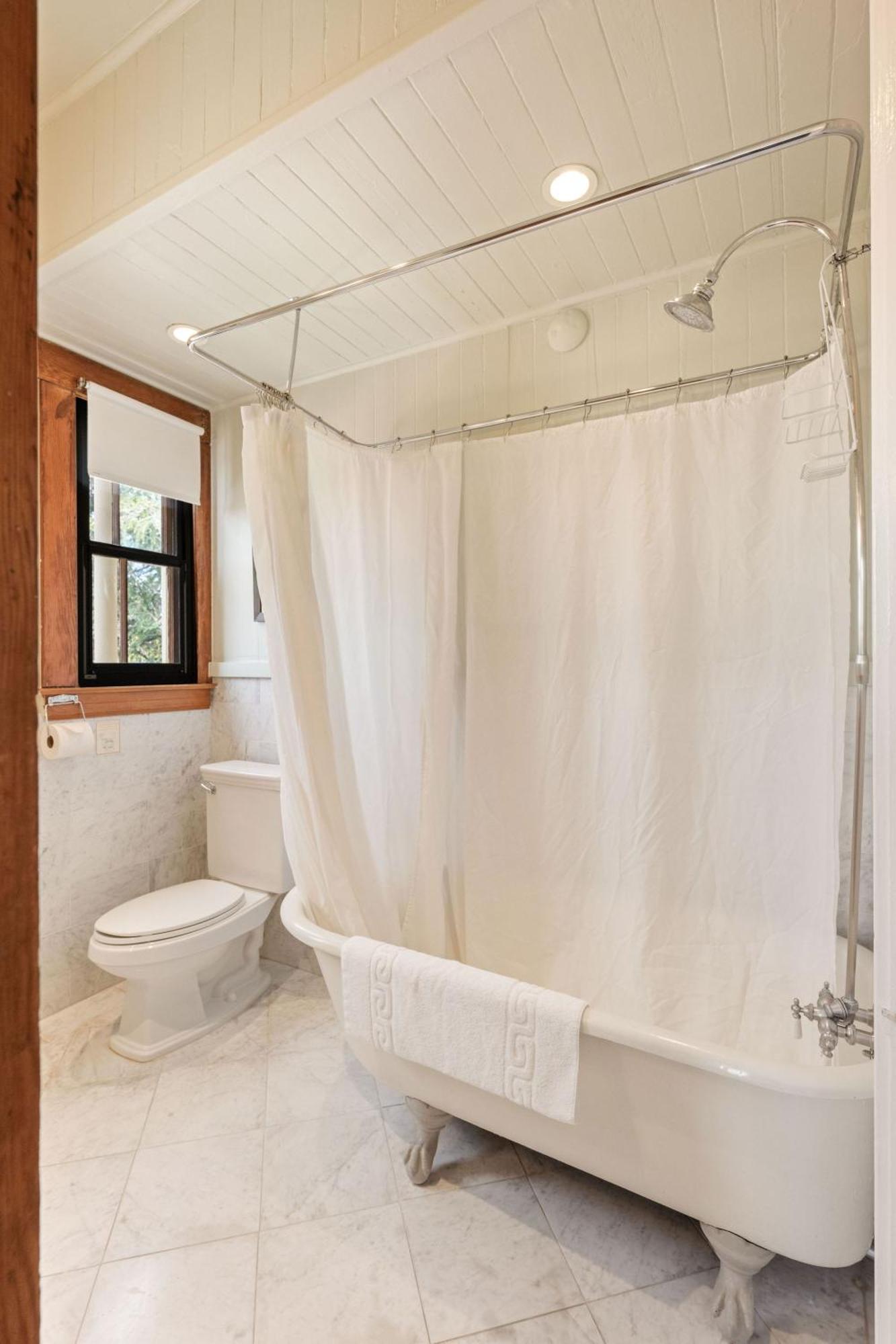 Standard Queen Room Ensuite Room 24