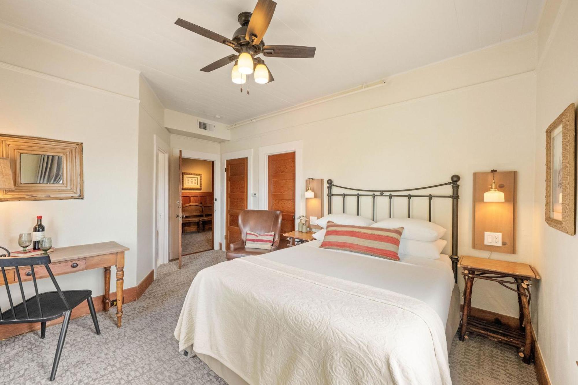 Standard Queen Room Ensuite Room 24