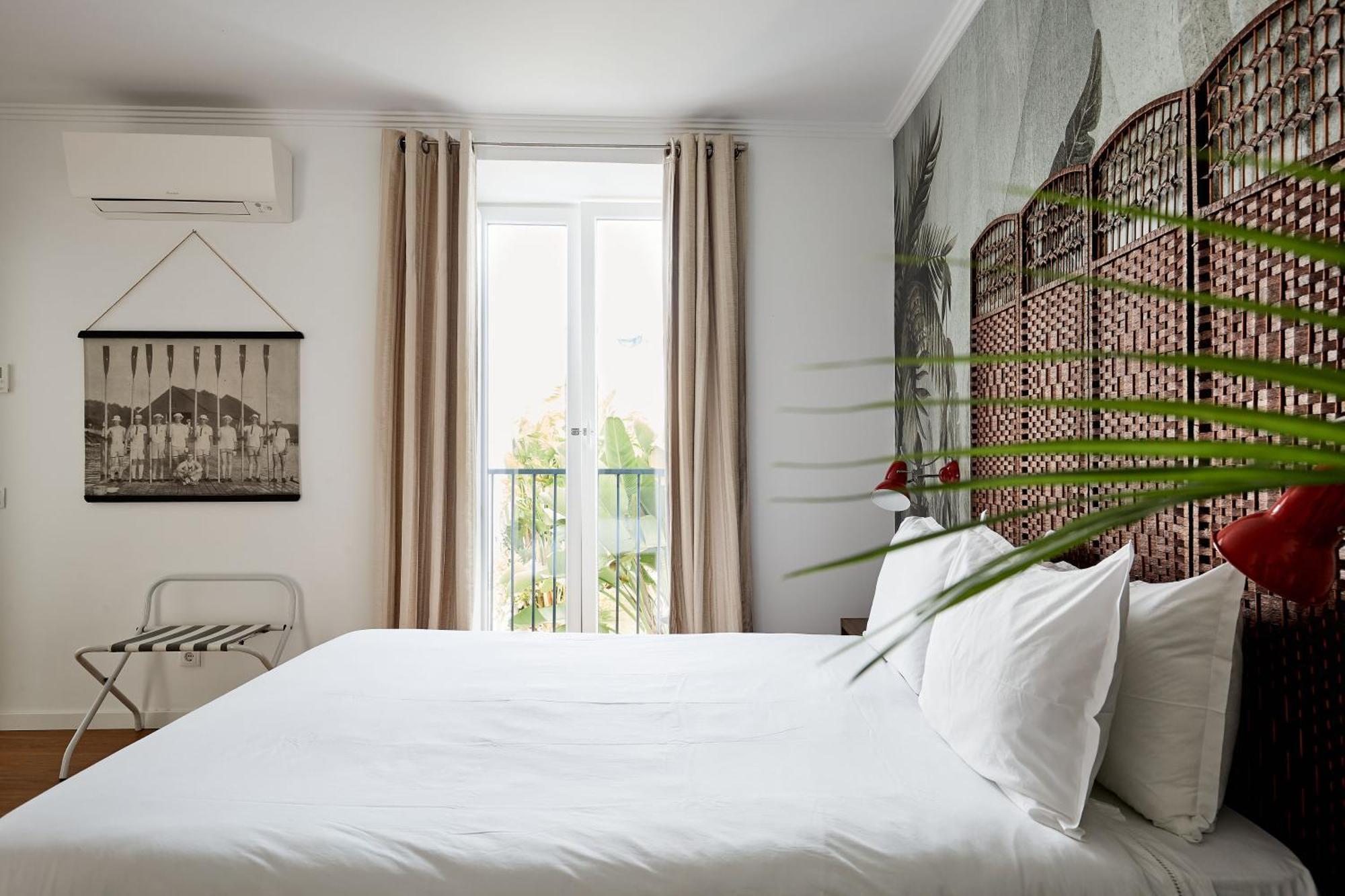 Queen Room Garden View