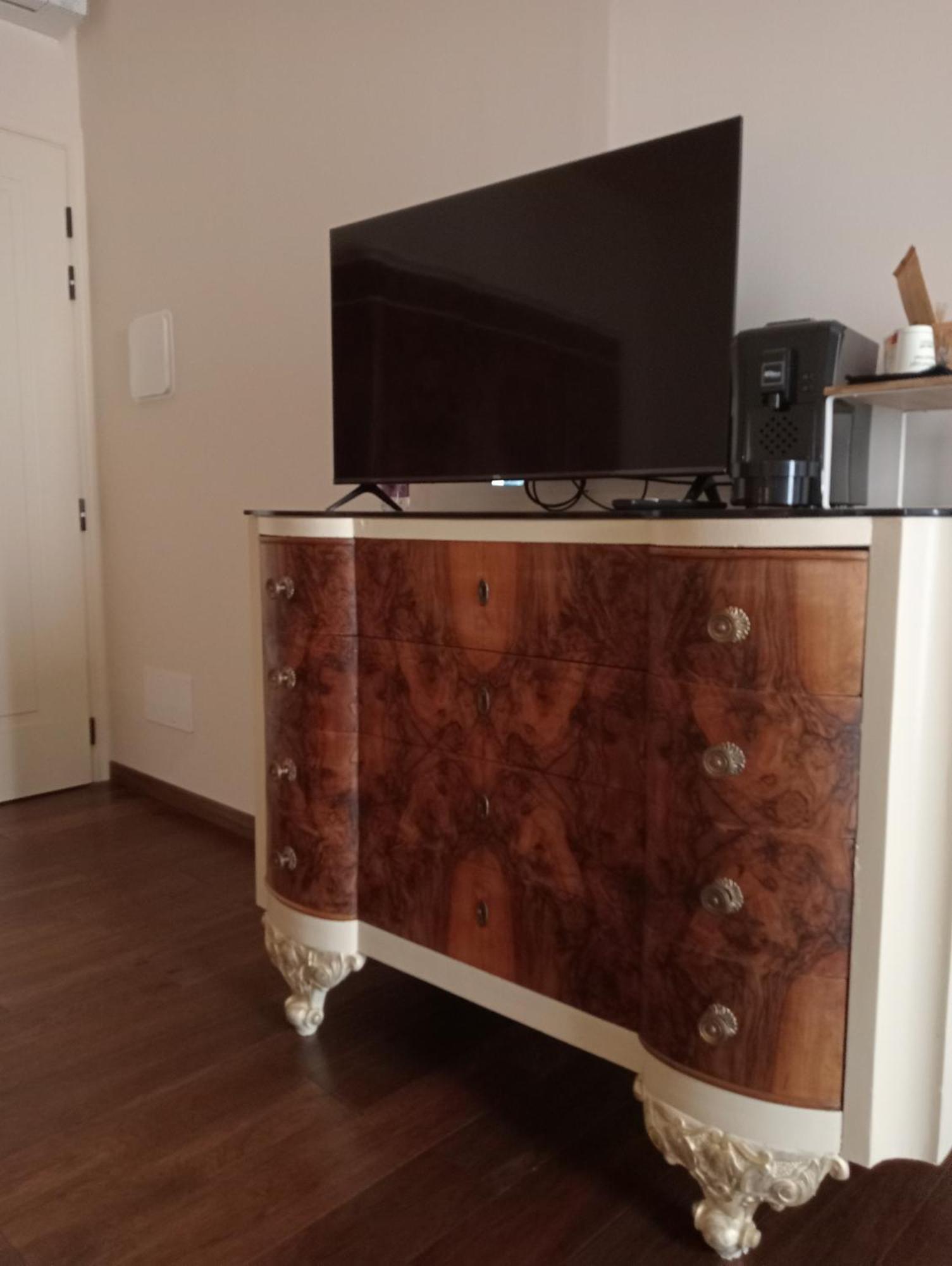 Double or Twin Room Private Bathroom