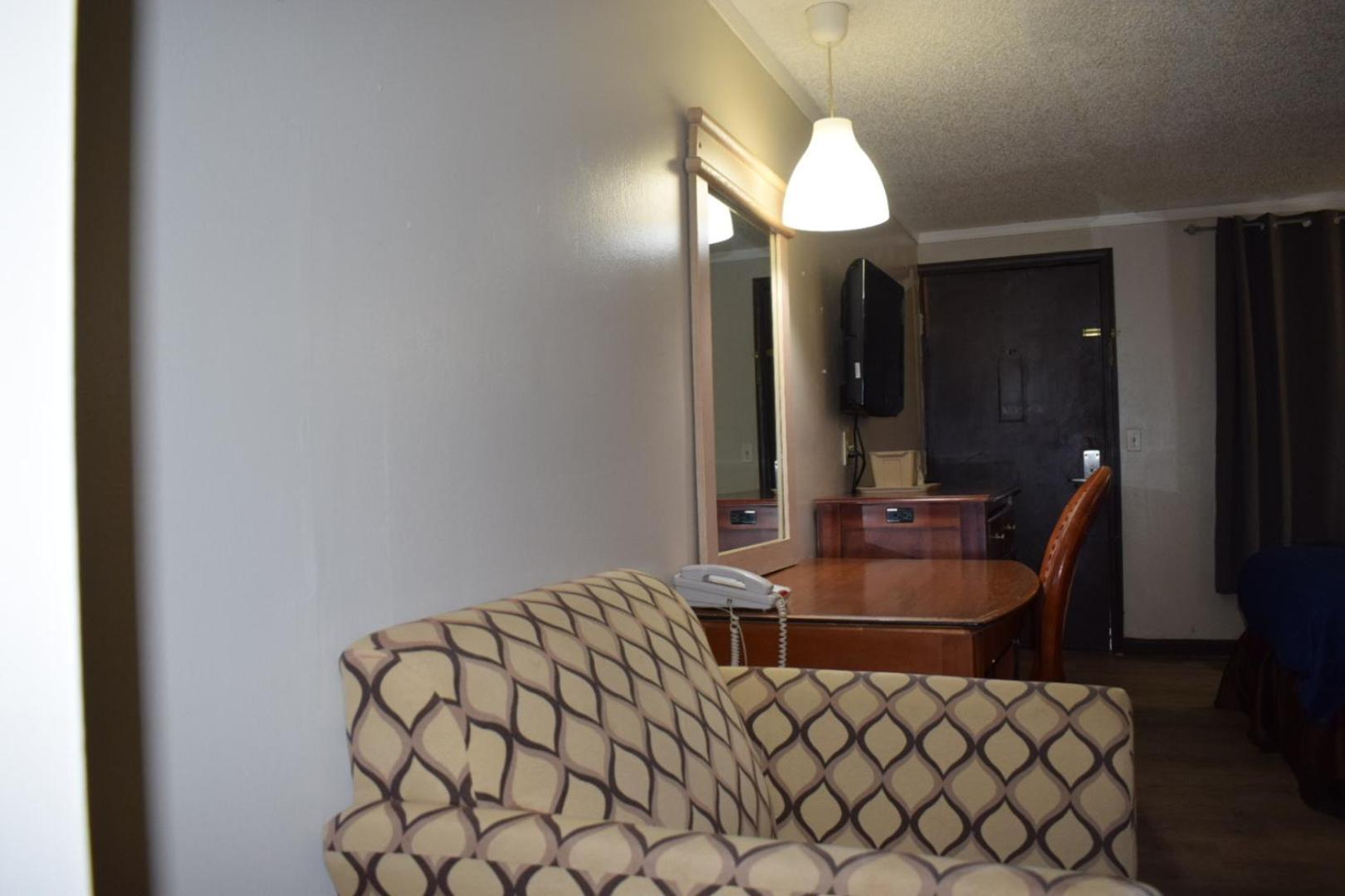 Studio King Bed Kitchenette Non Smoking