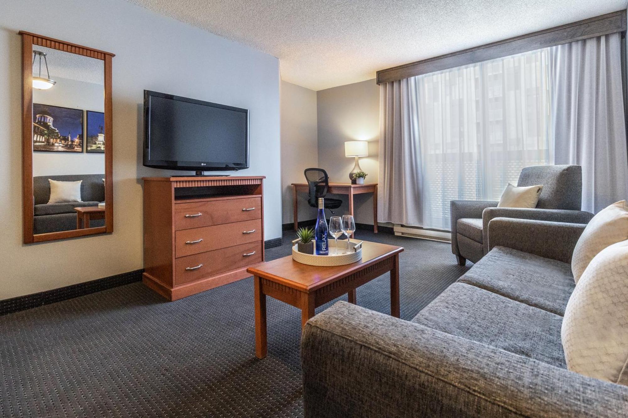 One Queen Suite