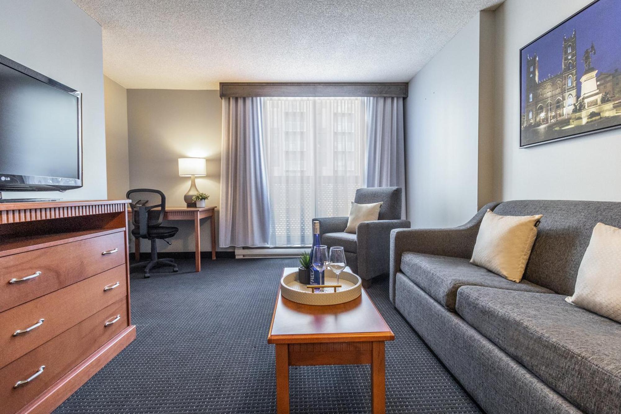One Queen Suite