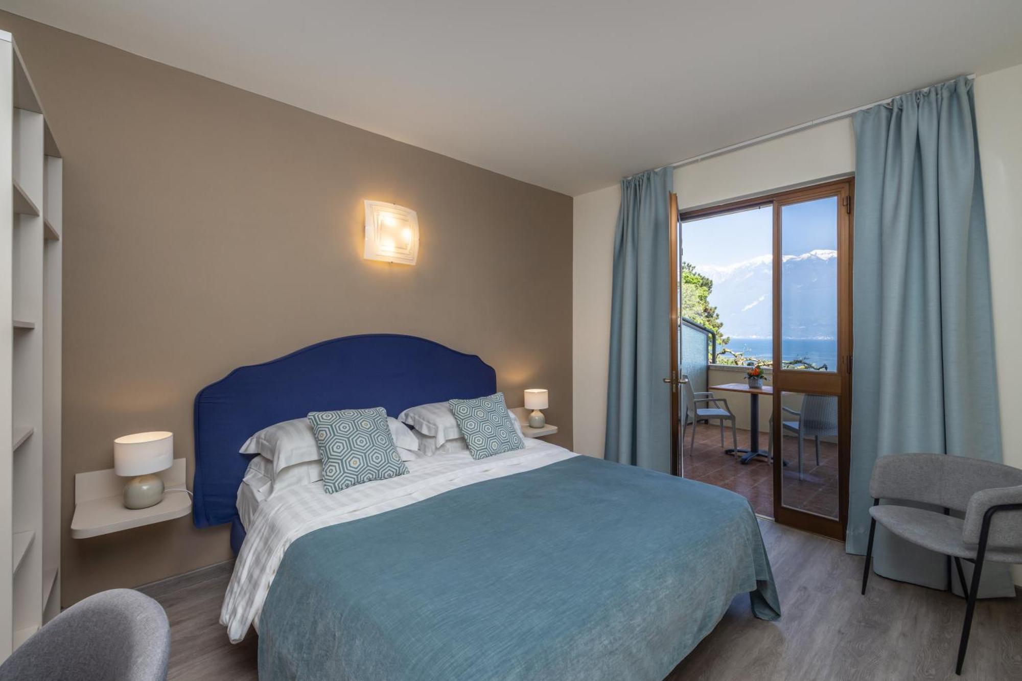 Standard Double or Twin Room Lake View
