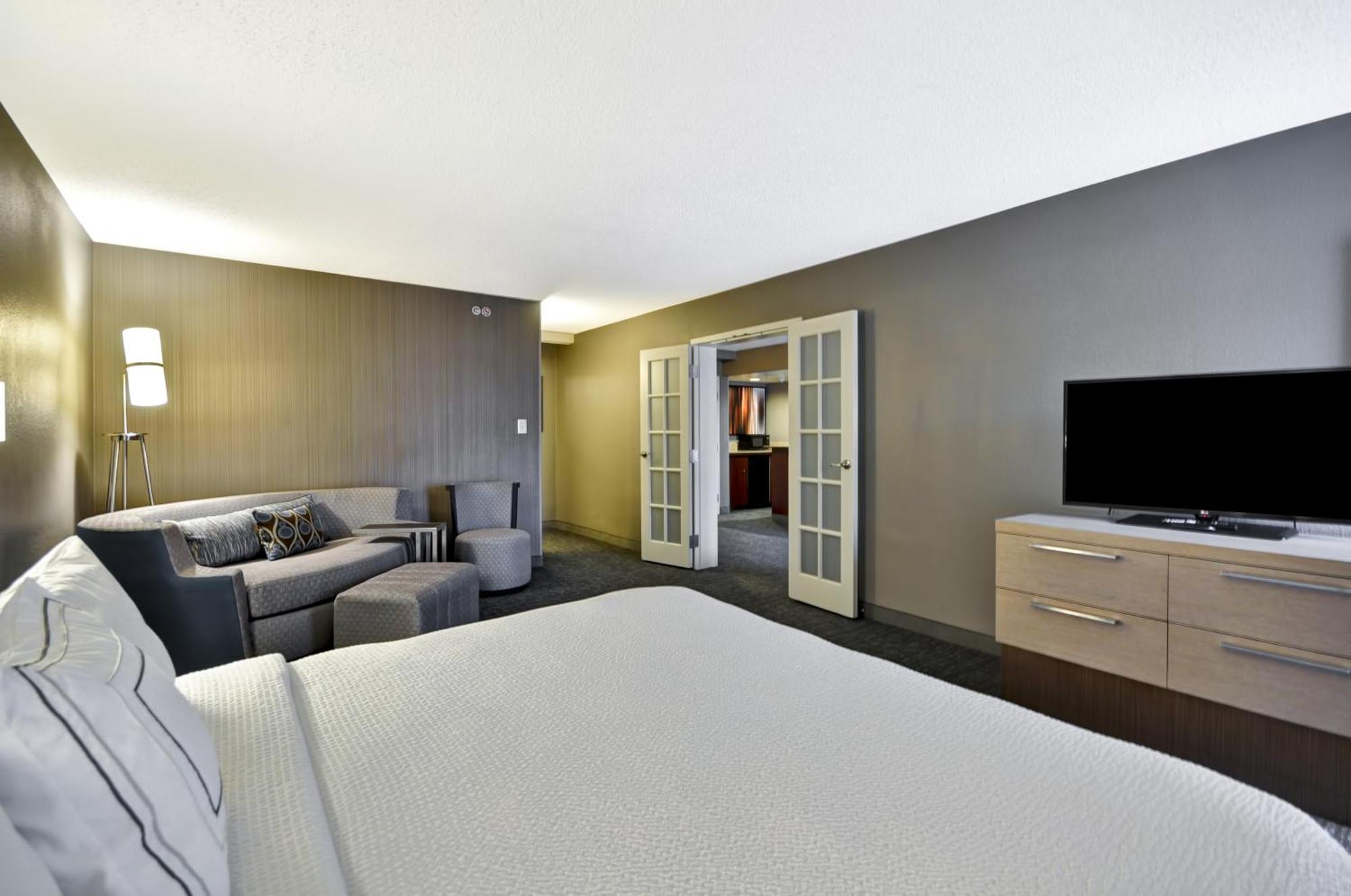 King Suite with Sofa Bed,1643150022:JPEG