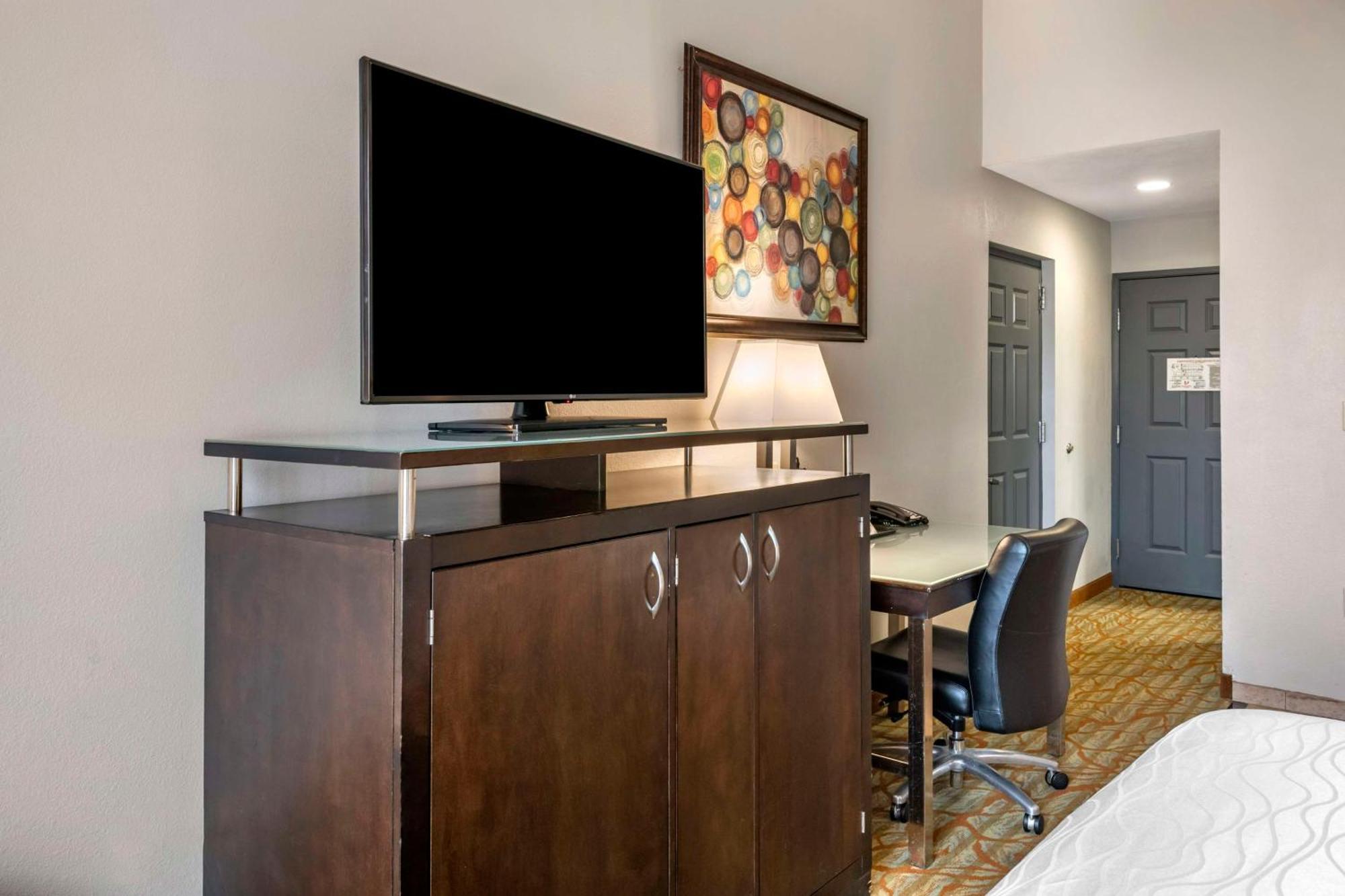 King Suite Whirlpool Non-Smoking