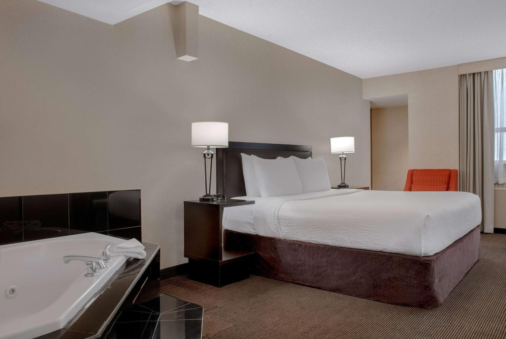 King Suite Jetted Tub Non-Smoking