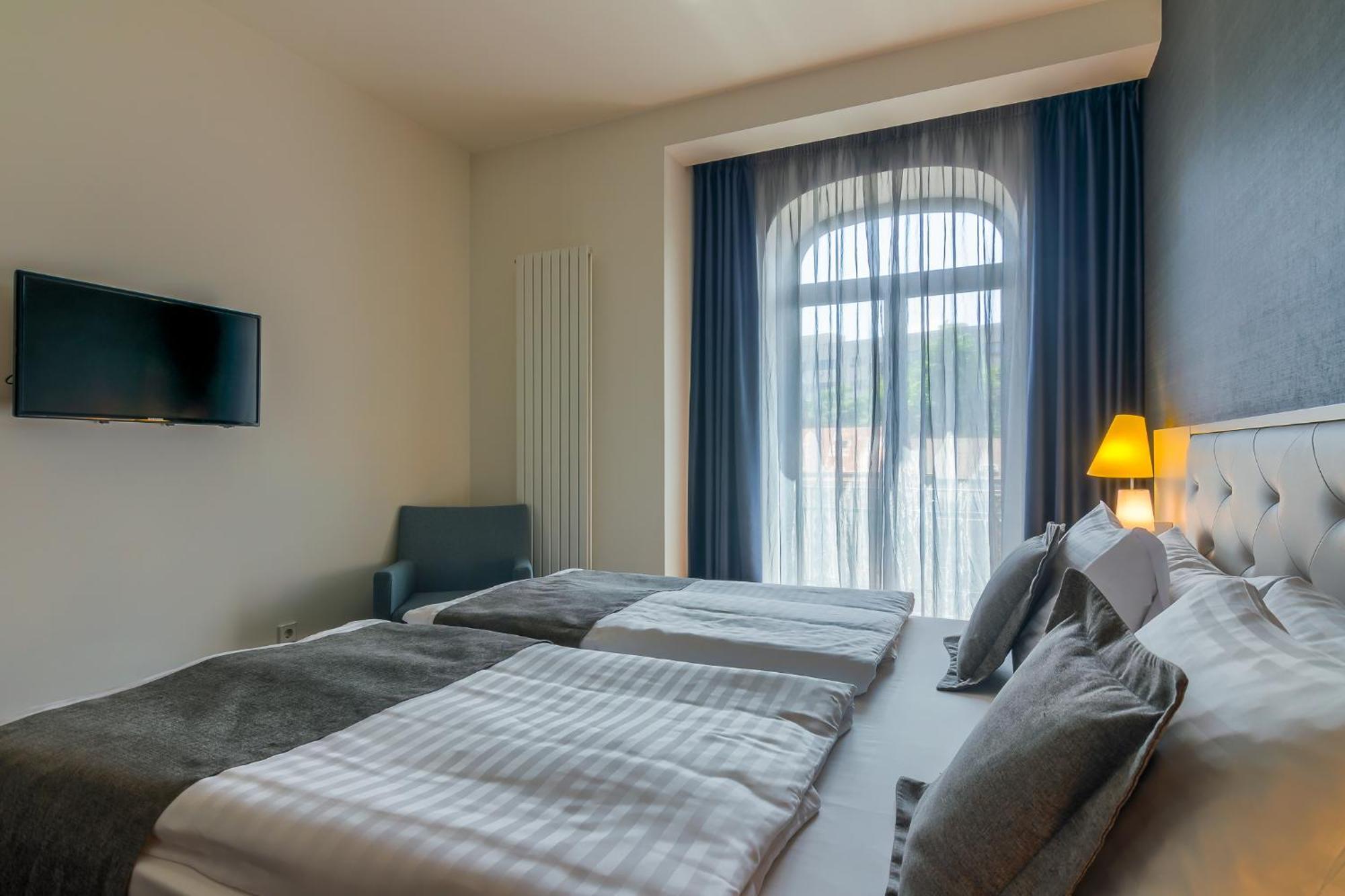 Executive Suite Twin Beds