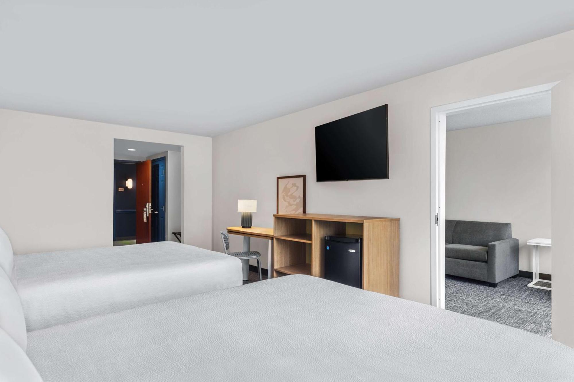 One-Bedroom Queen Suite with Two Queen Beds