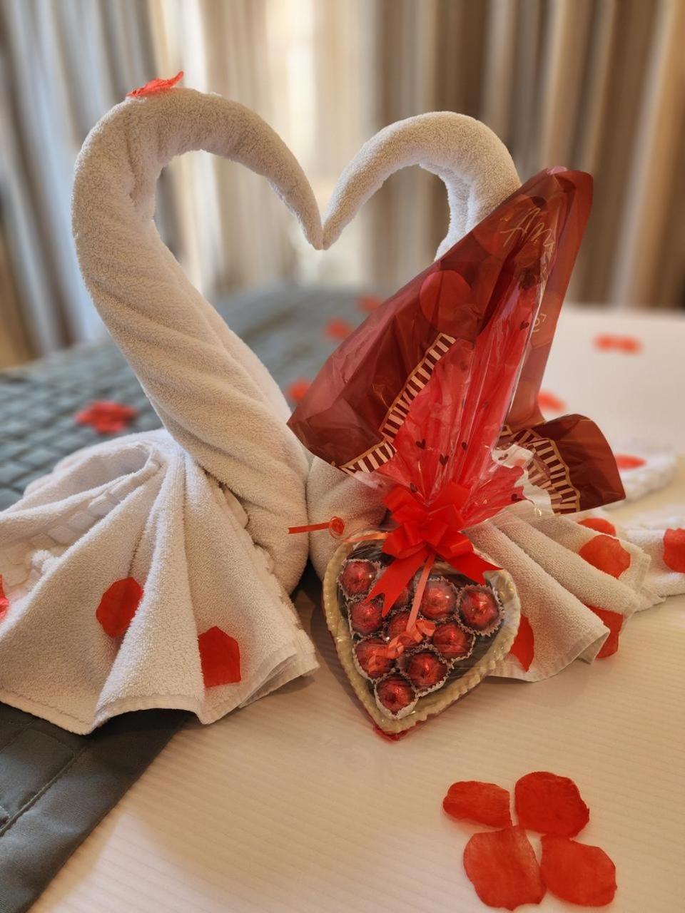 Suíte com Cama King-size e Banheira de Hidromassagem